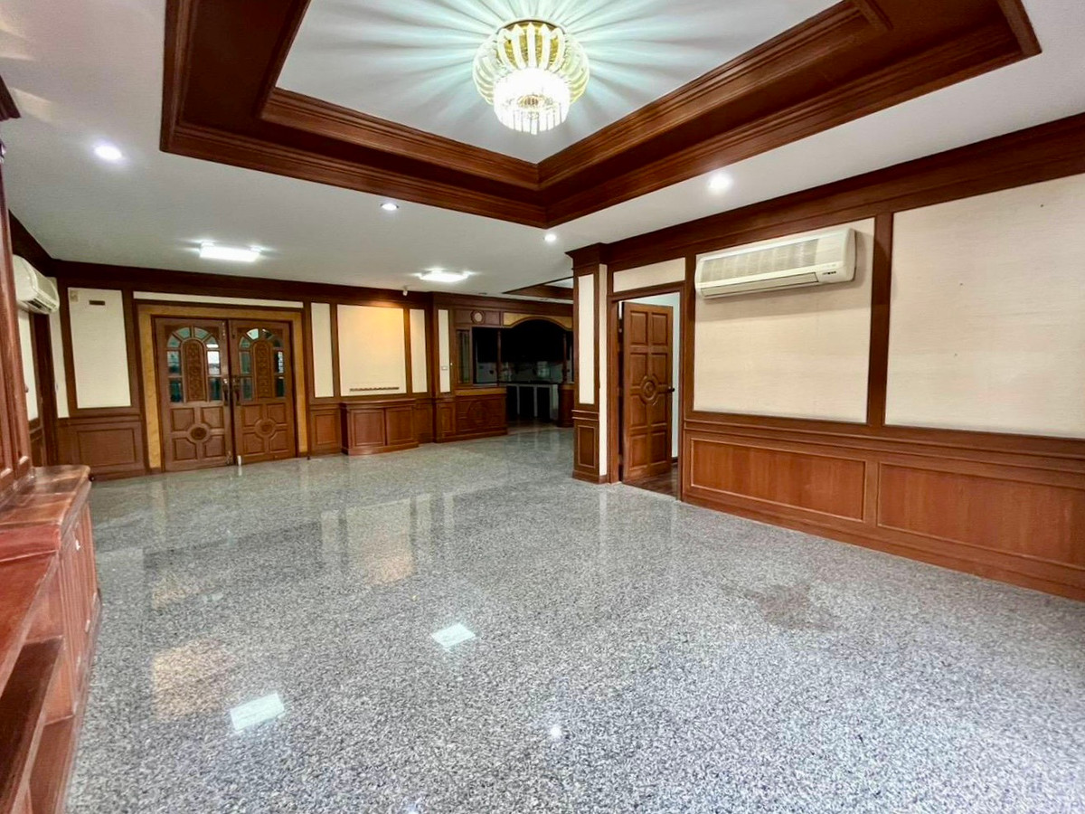 ขายโฮมออฟฟิศรัชดา ห้วยขวาง : Rare Large Standalone Office – ซอยรัชดาภิเษก 3 11b12b 45mb - Office Building - Ratchada 3 📞Call 090 919 9898