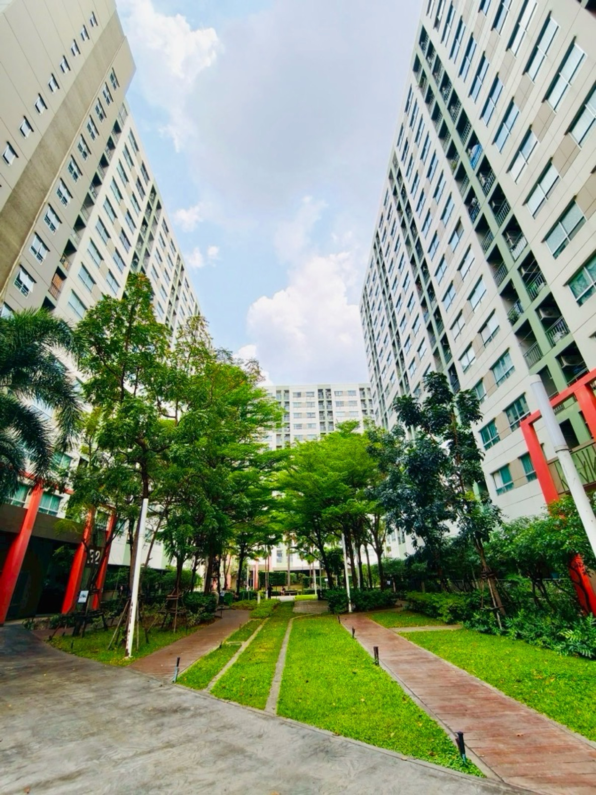 ขายคอนโดนวมินทร์ รามอินทรา : ขาย/เช่าด่วน! คอนโดลุมพินี พาร์ค นวมินทร์-ศรีบูรพา 
ซ.นวมินทร์36-38 คลองกุ่ม, บึงกุ่ม T. 081-834-1501 (ตี๋)