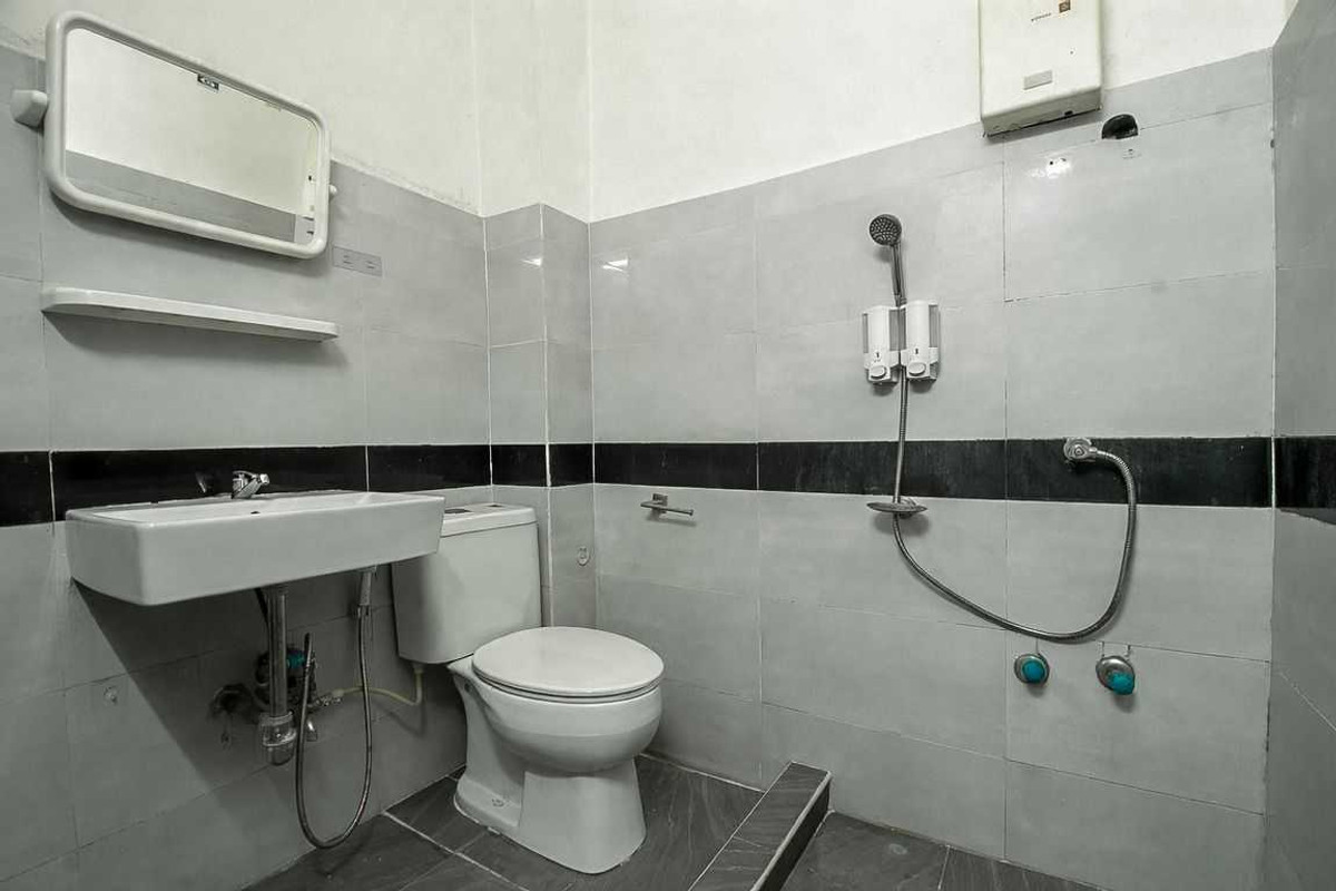 ขายทาวน์โฮมสาทร นราธิวาส : LTH14655 – Townhouse for Sale | Central Sathorn | 250 sqm | 4 Bedrooms 3 Bathrooms | Luxury Spacious Layout Prime Location | Near MRT Lumphini | 18.5 MB | ทาวน์เฮาส์ขาย สาทรกลางเมือง 250 ตร.ม. 4 ห้องนอน 3 ห้องน้ำ พื้นที่กว้าง ทำเลไพรม์ ใกล้ MRT ลุมพินี รา