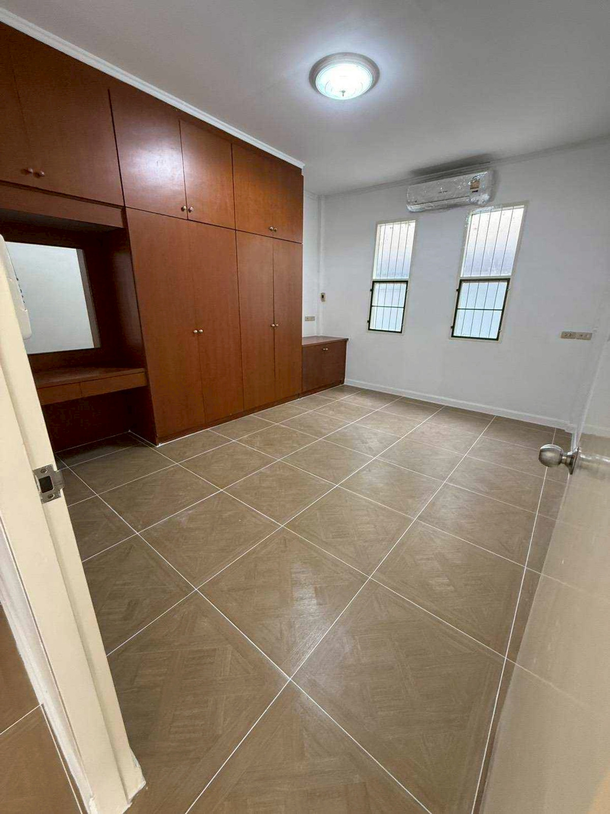 ให้เช่าบ้านสุขุมวิท อโศก ทองหล่อ : LTH14666 – พื้นที่กว้าง บ้านที่พร้อมให้คุณสร้างมุมโปรด| House for Rent | Sukhumvit 36 | 160 sqm | 3 Bedr 3 Bath || Near BTS Thong Lo | 55,000 THB/Month | บ้านให้เช่า สุขุมวิท 36 พื้นที่ใช้สอย 160 ตร.ม. 3 ห้องนอน 3 ห้องน้ำ  ใกล้ BTS ทองหล่อ ราคาเช่าคุ้มค่า