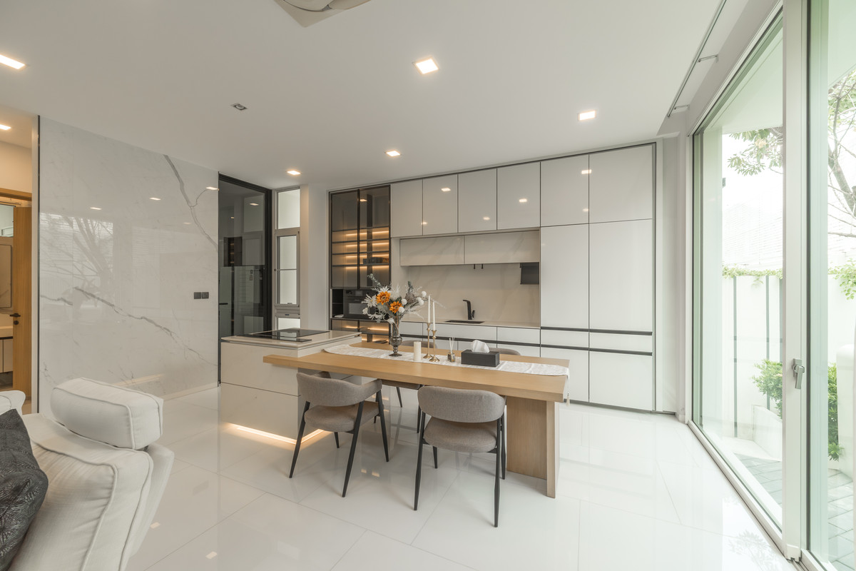 ขายบ้านเลียบทางด่วนรามอินทรา : ขายบ้านหรู VIVE เอกมัย–รามอินทรา ตกแต่งใหม่ พร้อมเข้าอยู่  พื้นที่กว้าง ฟังก์ชันครบ