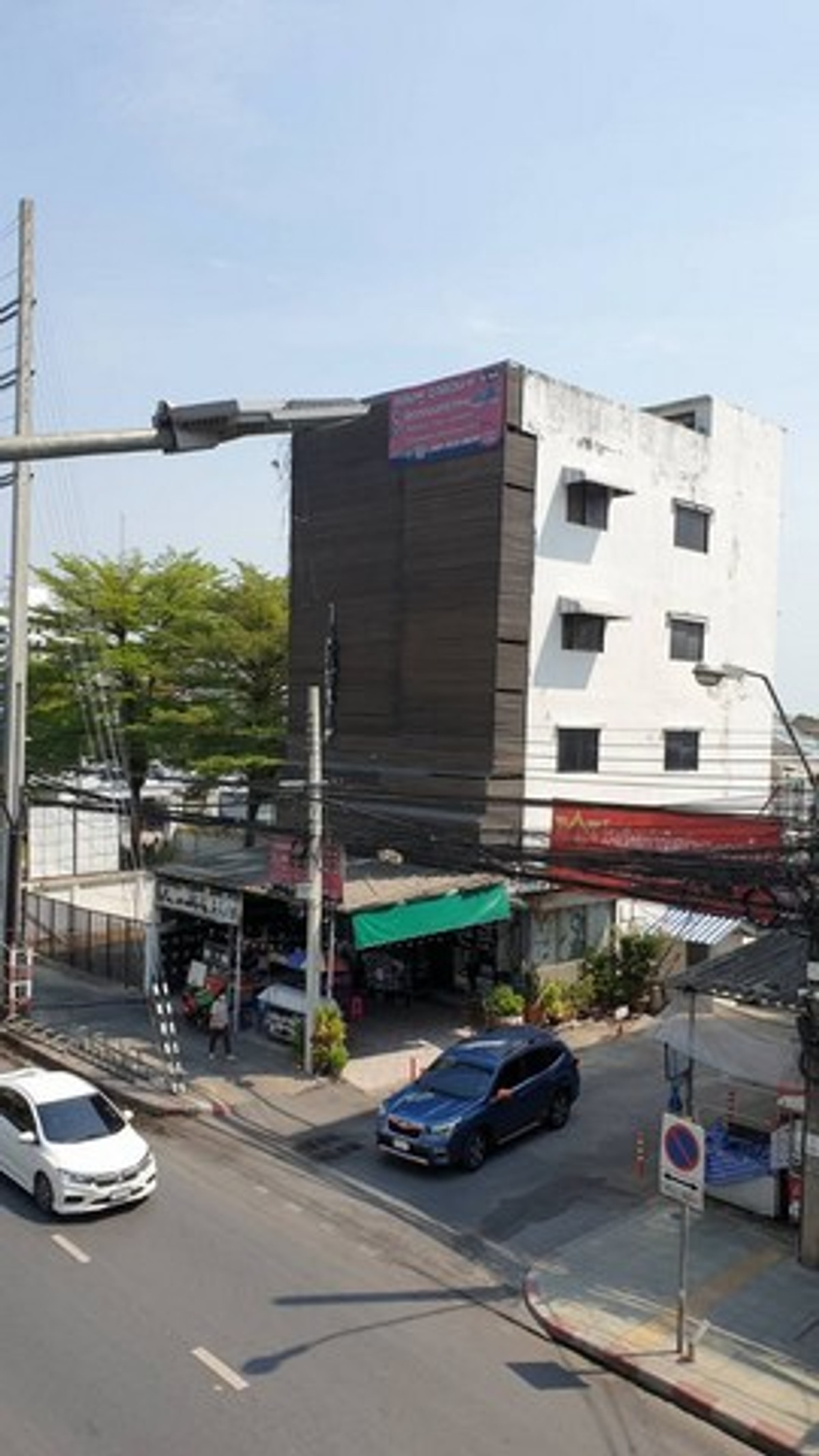 For RentShop HouseKasetsart, Ratchayothin : HR3289 5-story building for rent, near BTS Phahon Yothin 59, lots of usable space. Suitable for a clinic, office, convenient travel.