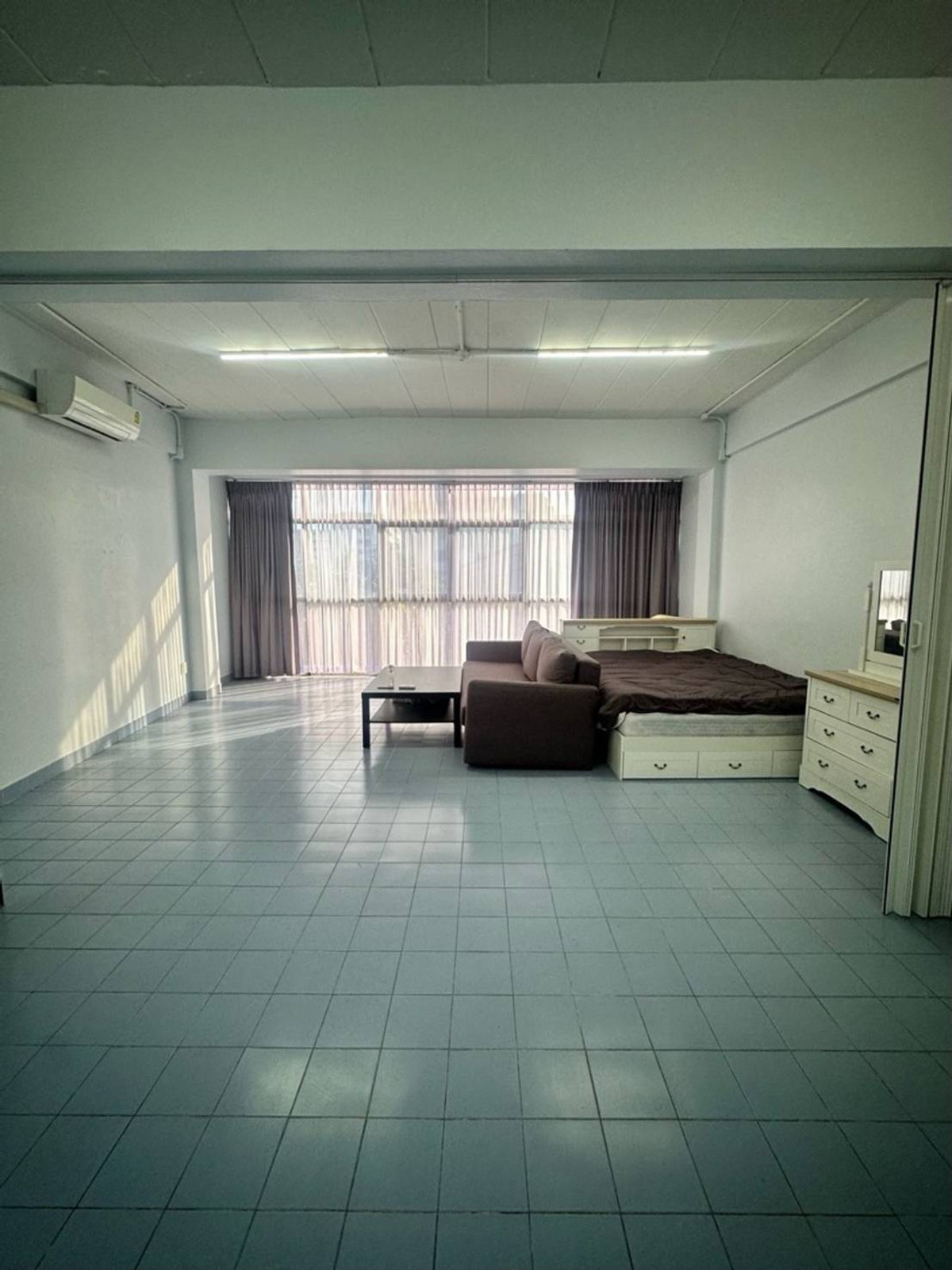 For RentShop HouseSamut Prakan,Samrong : Commercial building for rent near MRTA Samrong, just 1 minute.