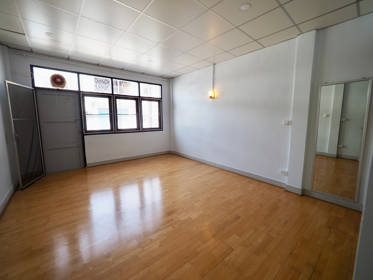 For RentTownhomeSathorn, Narathiwat : Renovated 4.5-storey townhouse with 1 car parking in Sathorn