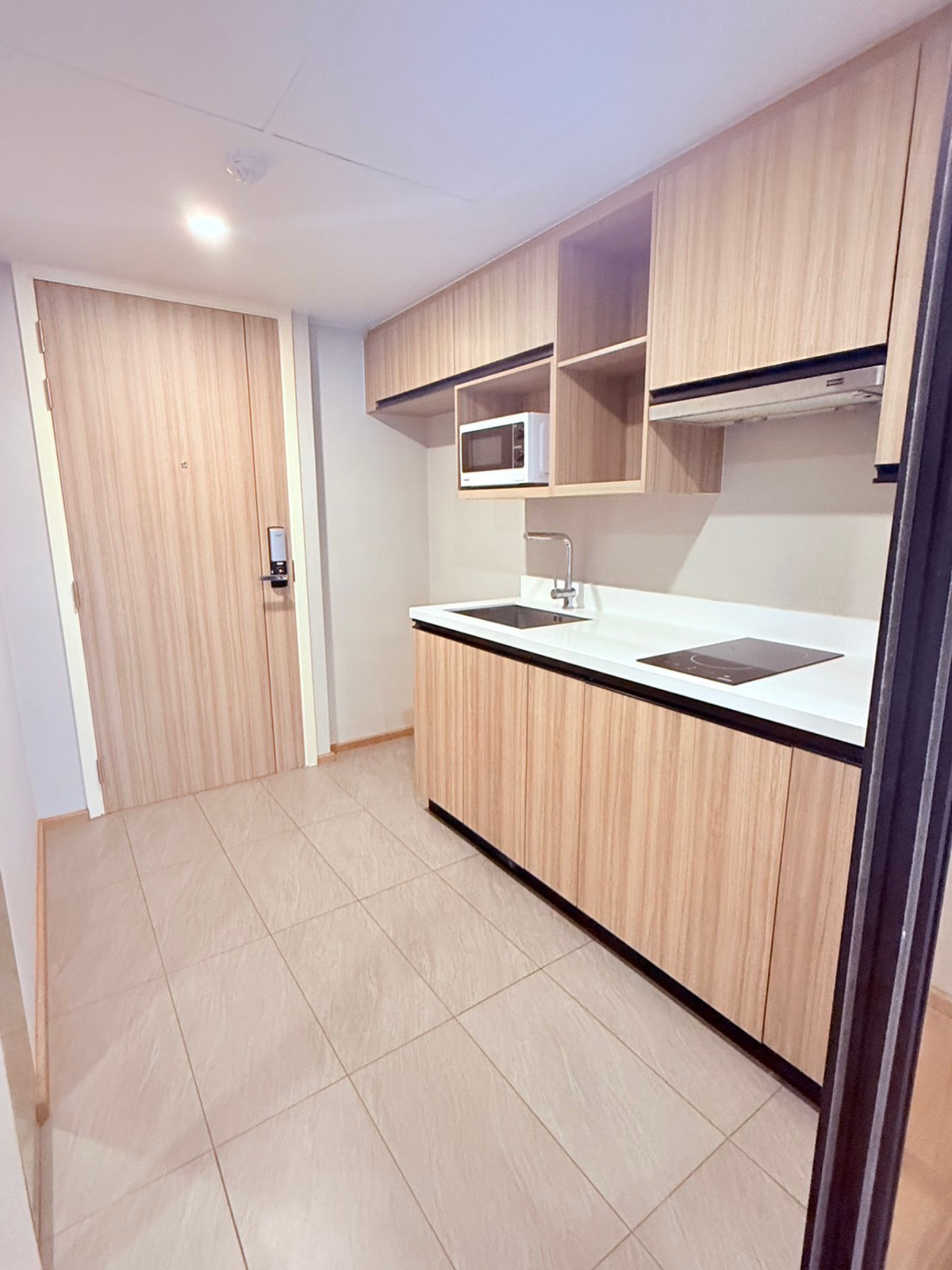 ให้เช่าคอนโดวิทยุ ชิดลม หลังสวน : เช่า 1 ห้องนอน 1 ห้องน้ำ ซื้อฟูกที่นอน เครื่องซักผ้าให้ใหม่ ณ วรา เรสซิเดนซ์