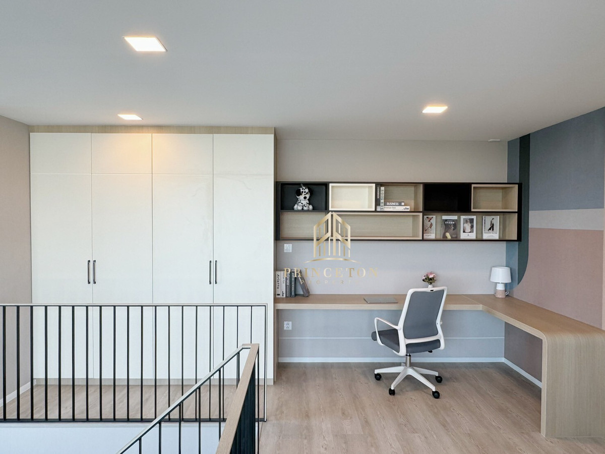 HousePattanakan, Srinakarin :  Luxury House For Sale or Rent VIVE Krungthep Kreetha next to Wellington School 📞092-4252445