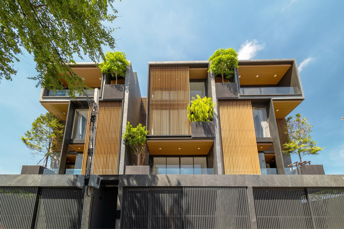 ขายทาวน์โฮมลาดพร้าว101 แฮปปี้แลนด์ : ขายทาวน์โฮมหรู ARBOR URBAN ลาดพร้าว | 485 ตร.ม. ติด MRT มหาดไทย 50 ม. หลังมุม มีลิฟต์ ตกแต่งแบบ Fully-furnished พร้อมเครื่องใช้ไฟฟ้า พร้อมอยู่ "ที่สุดของความเป็นส่วนตัวและทำเลศักยภาพ เดินไปขึ้นรถไฟฟ้าได้ใน 1 นาที"