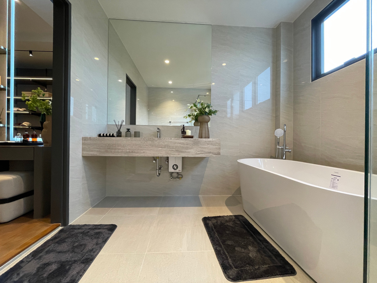 ขายบ้านโชคชัย4 ลาดพร้าว71 : ขายบ้านเดี่ยว Super Luxury THIRRA Ladprao แบบ Signature 575 ตร.ม. พร้อมสระว่ายน้ำส่วนตัว ตกแต่งครบพร้อมเครื่องใช้ไฟฟ้า ใกล้ MRT ภาวนา เพียง 700 ม.