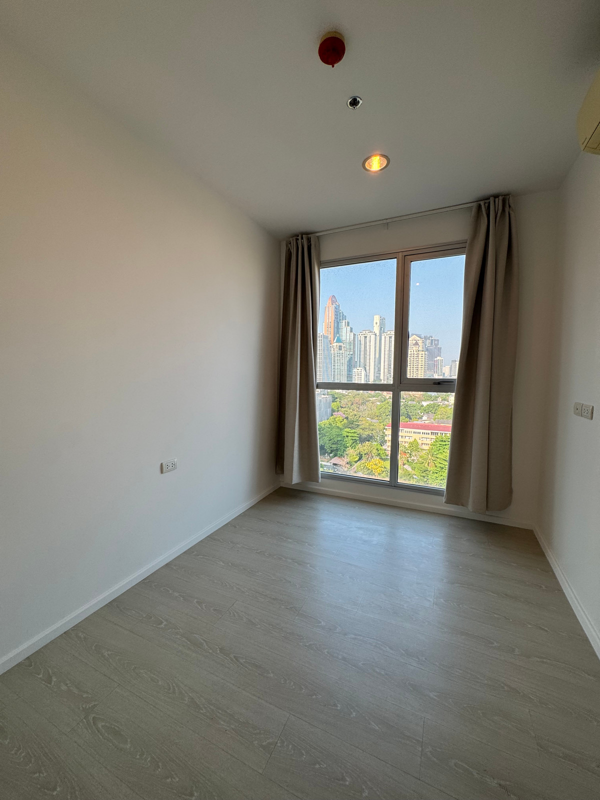 ขายคอนโดสาทร นราธิวาส : ✨ Rare Unit ใจกลางสาทร! ห้องมุม วิวเมืองสวยมาก Rhythm Sathorn – Narathiwas | 2 ห้องนอน 2 ห้องน้ำ ขนาดใหญ่ 60.86 ตร.ม.