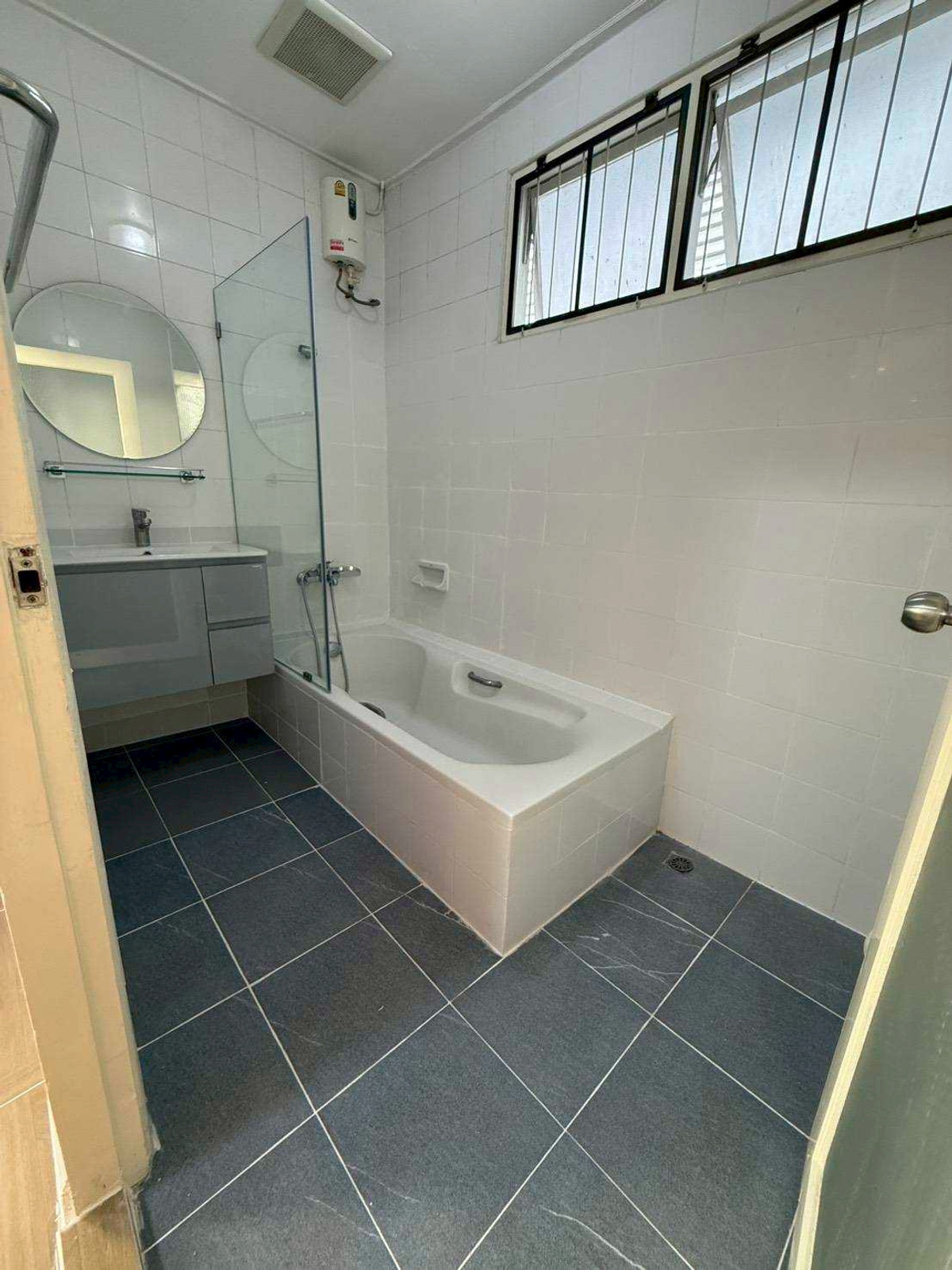 ให้เช่าบ้านสุขุมวิท อโศก ทองหล่อ : LTH14666 – พื้นที่กว้าง บ้านที่พร้อมให้คุณสร้างมุมโปรด| House for Rent | Sukhumvit 36 | 160 sqm | 3 Bedr 3 Bath || Near BTS Thong Lo | 55,000 THB/Month | บ้านให้เช่า สุขุมวิท 36 พื้นที่ใช้สอย 160 ตร.ม. 3 ห้องนอน 3 ห้องน้ำ  ใกล้ BTS ทองหล่อ ราคาเช่าคุ้มค่า