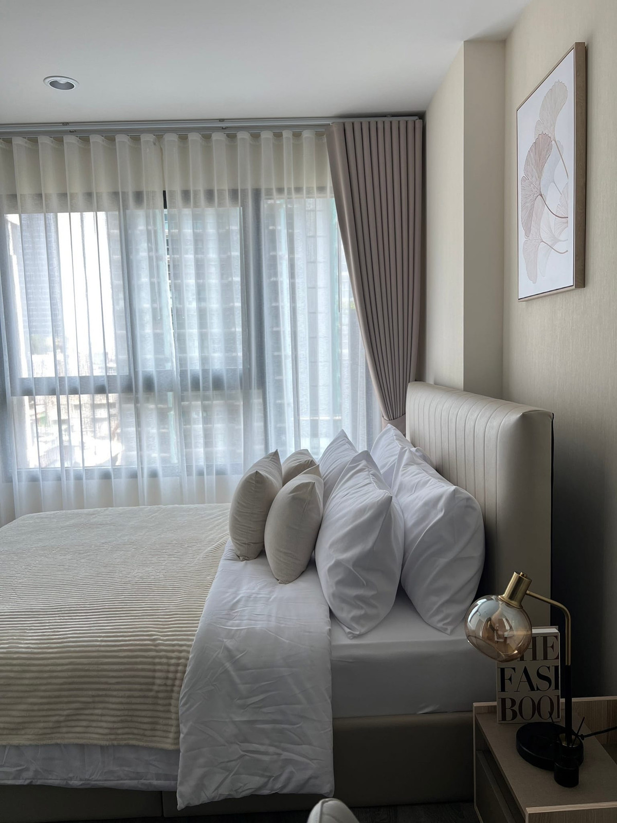 For SaleCondoSiam Paragon ,Chulalongkorn,Samyan : Ideo Chula Samyan【𝐒𝐄𝐋𝐋 & 𝐑𝐄𝐍𝐓】🔥A luxurious room with bright, warm tones and fully furnished, perfect for those who love understated elegance. 🔥 Contact Line ID: @hacondo