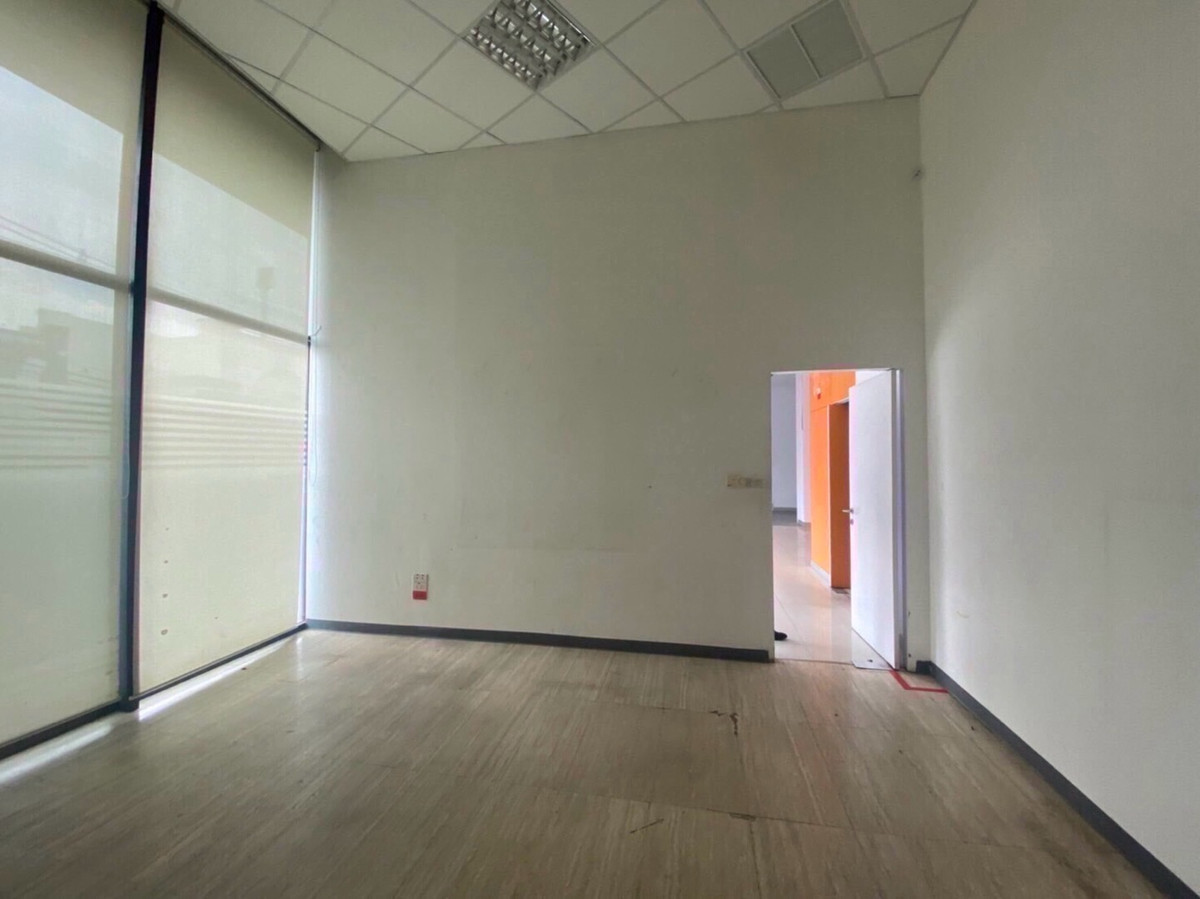 ให้เช่าสำนักงานสยาม จุฬา สามย่าน : พื้นที่สำนักงานให้เช่า ชั้น 1 ใกล้ MRT หัวลำโพง ขนาดใหญ่ 183 ตร.ม ทำเลเด่นย่านเยาวราช ใกล้แหล่งธุรกิจและการค้าสำคัญของกรุงเทพ