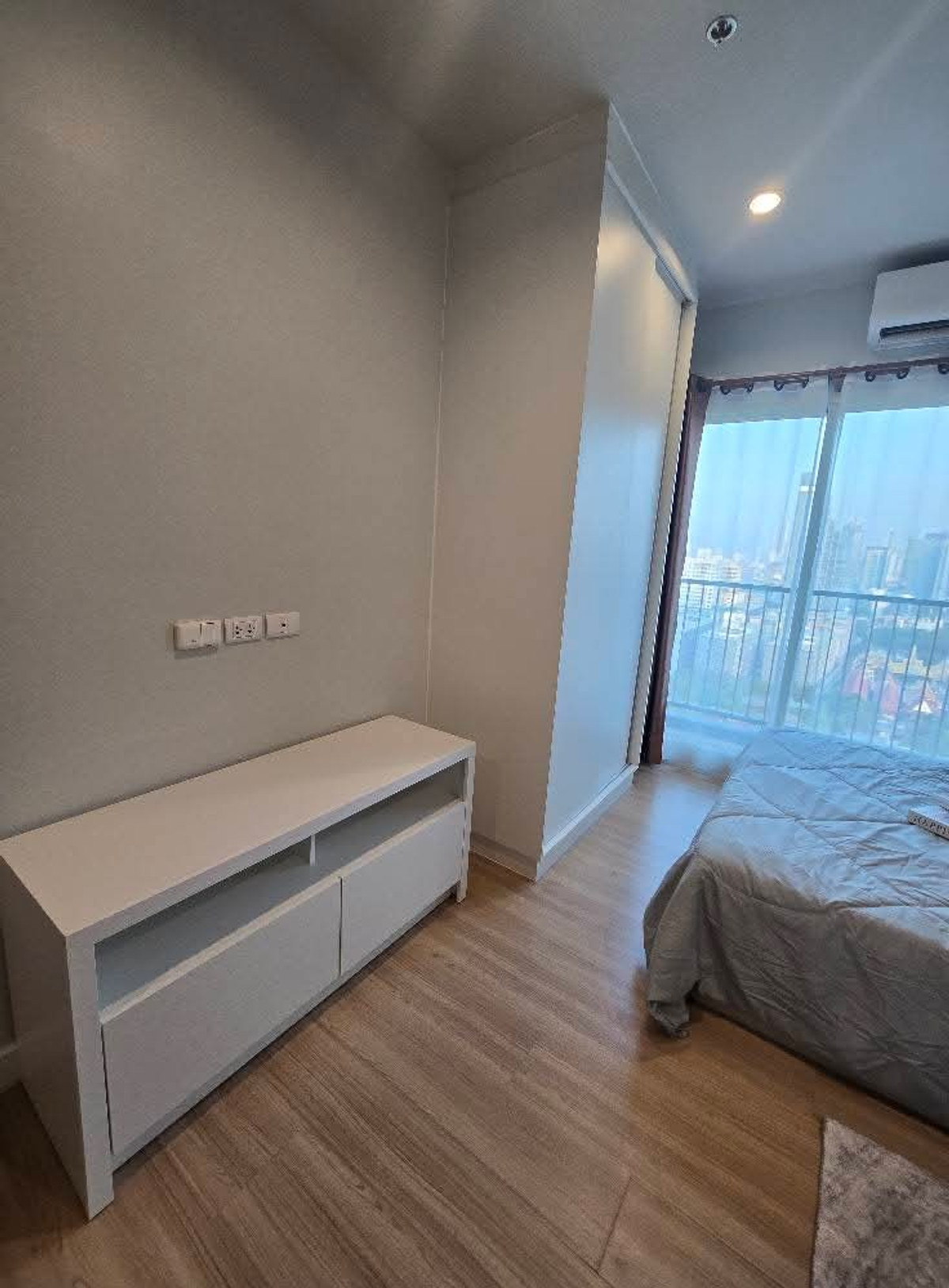 ให้เช่าคอนโดท่าพระ ตลาดพลู วุฒากาศ : Metro Sky Wutthakat【𝐒𝐄𝐋𝐋 & 𝐑𝐄𝐍𝐓】🔥ห้องโทนอบอุ่น วิวเมืองเต็มตา แสงธรรมชาติสวย🔥 ติดต่อไลน์ไอดี: @hacondo