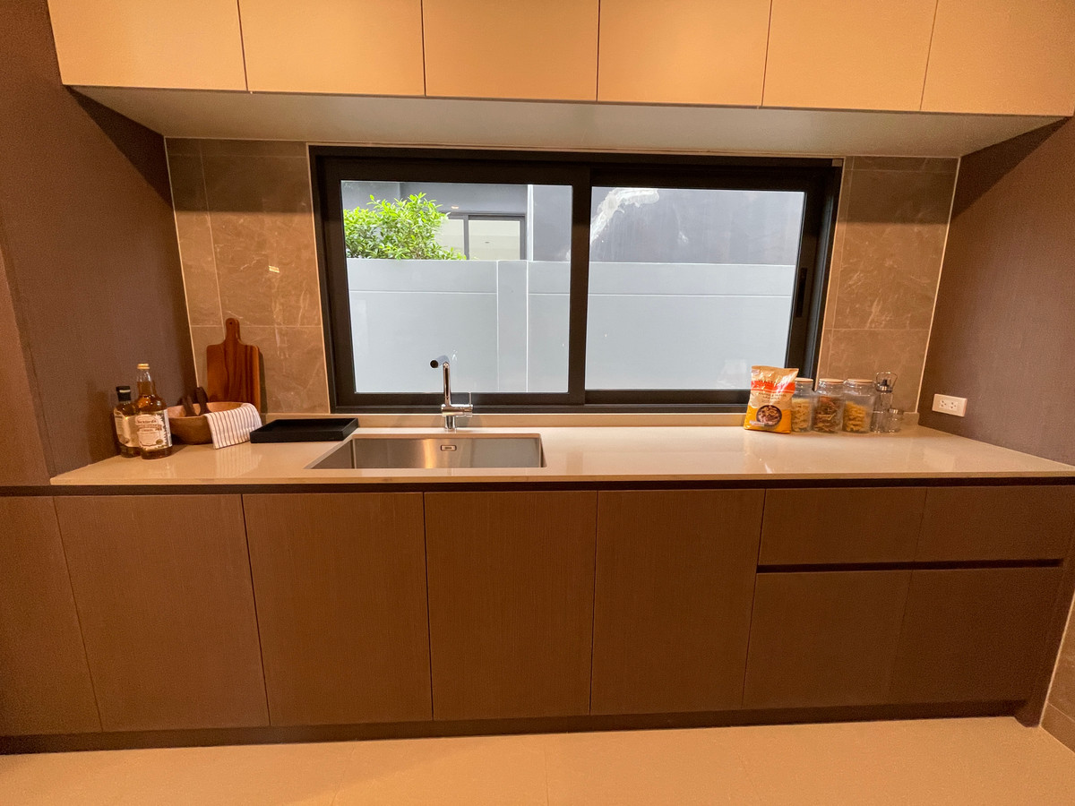 ขายบ้านโชคชัย4 ลาดพร้าว71 : ขายบ้านเดี่ยว Super Luxury THIRRA Ladprao แบบ Signature 575 ตร.ม. พร้อมสระว่ายน้ำส่วนตัว ตกแต่งครบพร้อมเครื่องใช้ไฟฟ้า ใกล้ MRT ภาวนา เพียง 700 ม.