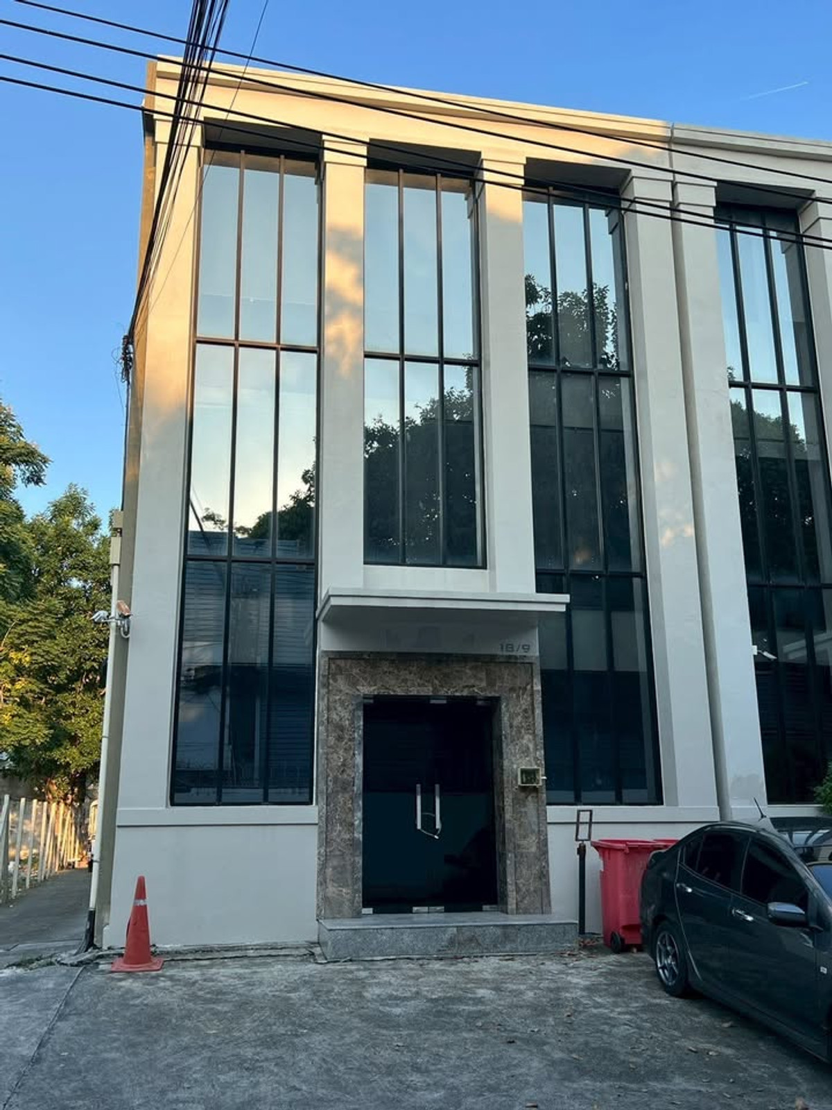 For RentOfficeOnnut, Udomsuk : RH031826 For rent, office building with warehouse, 3 Phase electrical system, Udomsuk area, Sukhumvit 103.