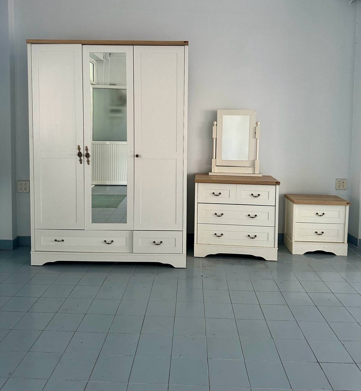 For RentShop HouseSamut Prakan,Samrong : Commercial building for rent near MRTA Samrong, just 1 minute.