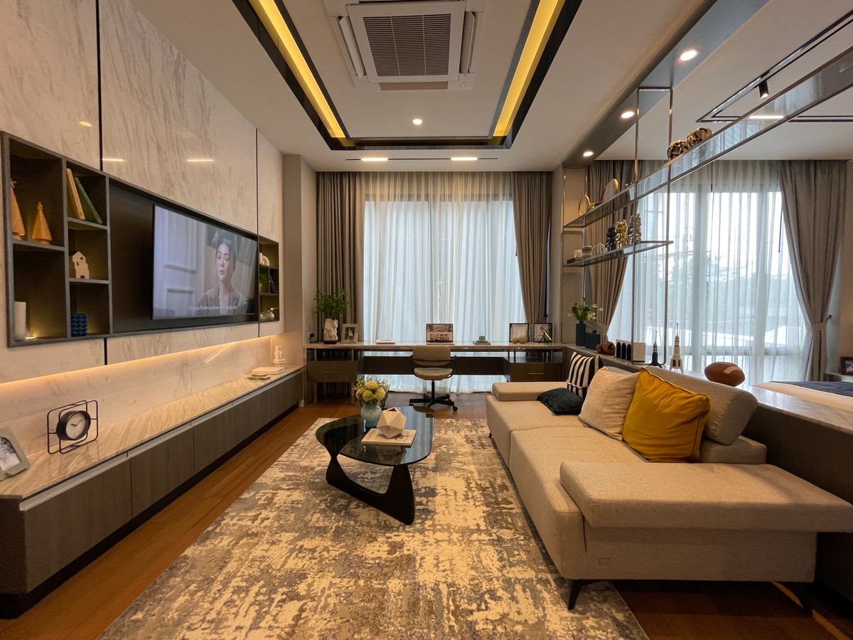 ขายบ้านโชคชัย4 ลาดพร้าว71 : ขายบ้านเดี่ยว Super Luxury THIRRA Ladprao แบบ Signature 575 ตร.ม. พร้อมสระว่ายน้ำส่วนตัว ตกแต่งครบพร้อมเครื่องใช้ไฟฟ้า ใกล้ MRT ภาวนา เพียง 700 ม.