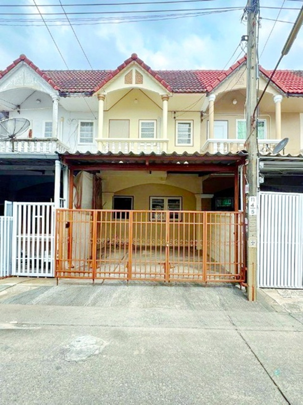 For RentTownhomeOnnut, Udomsuk : Sukhumvit 101 Rd. On Nut 40-46 Two story townhouse with 2 bed Wachiratham Sathit 53-59 2 bath near