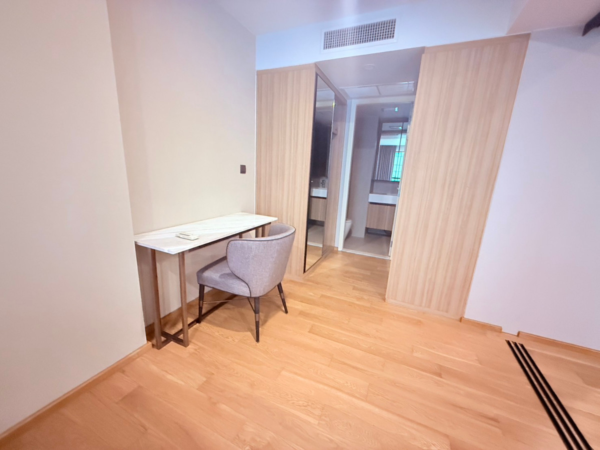 ให้เช่าคอนโดวิทยุ ชิดลม หลังสวน : เช่า 1 ห้องนอน 1 ห้องน้ำ ซื้อฟูกที่นอน เครื่องซักผ้าให้ใหม่ ณ วรา เรสซิเดนซ์