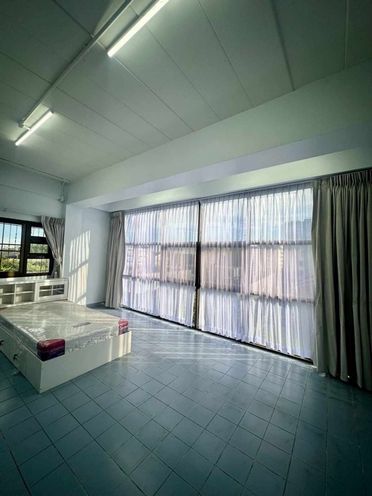 For RentShop HouseSamut Prakan,Samrong : Commercial building for rent near MRTA Samrong, just 1 minute.