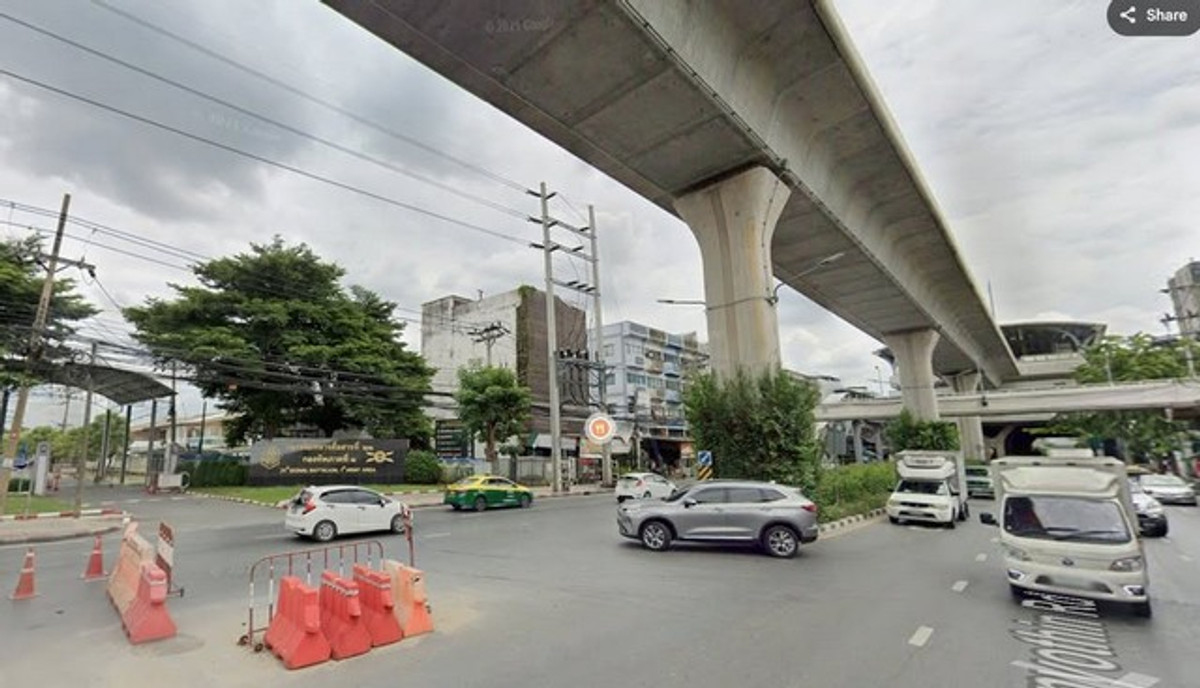 For RentShop HouseKasetsart, Ratchayothin : HR3289 5-story building for rent, near BTS Phahon Yothin 59, lots of usable space. Suitable for a clinic, office, convenient travel.