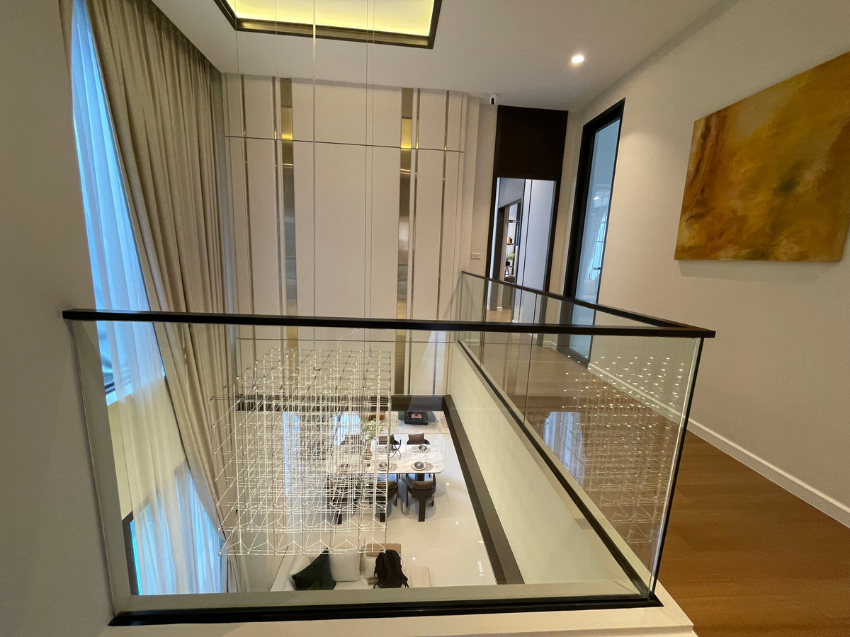 ขายบ้านโชคชัย4 ลาดพร้าว71 : ขายบ้านเดี่ยว Super Luxury THIRRA Ladprao แบบ Signature 575 ตร.ม. พร้อมสระว่ายน้ำส่วนตัว ตกแต่งครบพร้อมเครื่องใช้ไฟฟ้า ใกล้ MRT ภาวนา เพียง 700 ม.