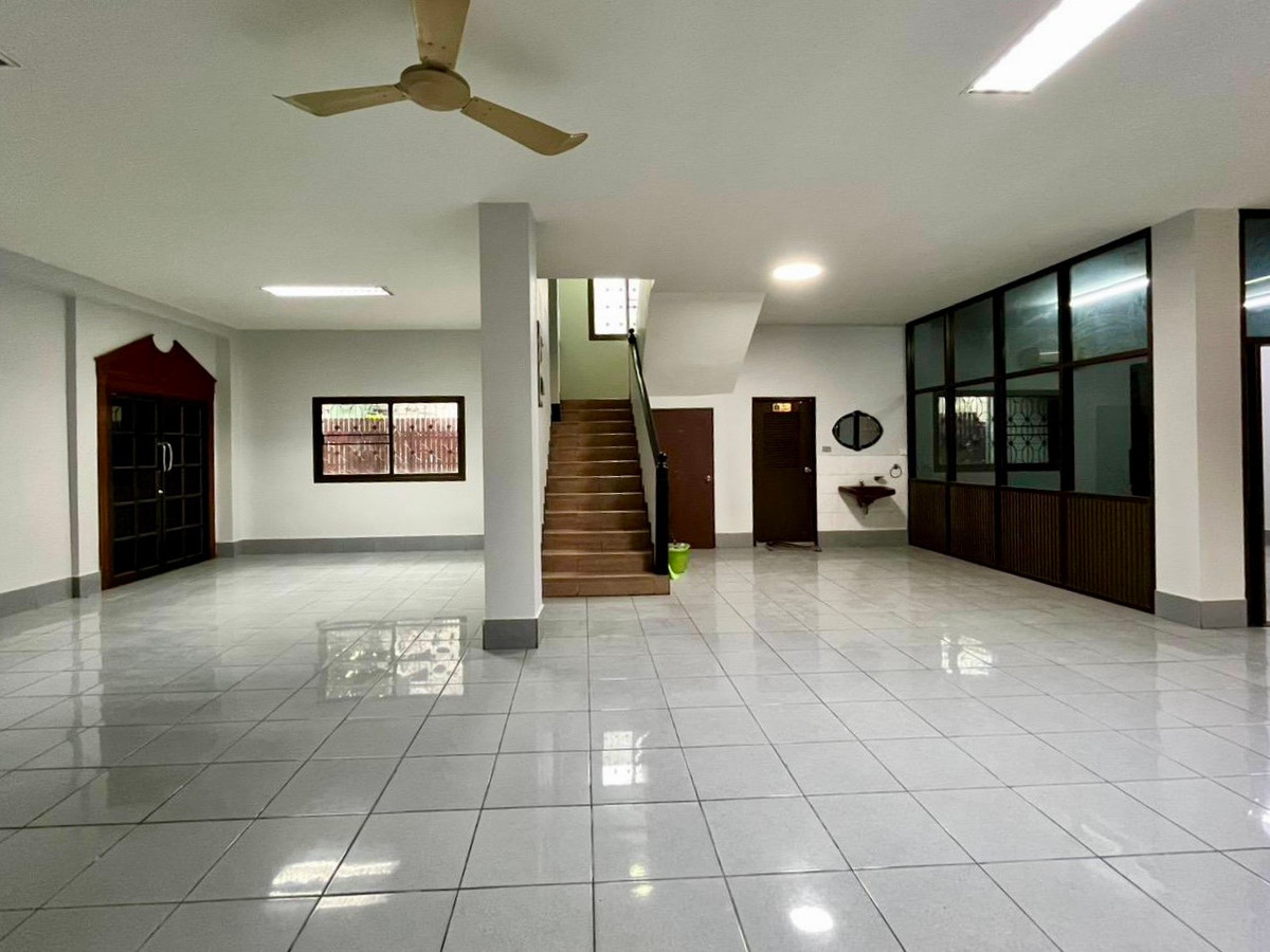 ขายโฮมออฟฟิศรัชดา ห้วยขวาง : Rare Large Standalone Office – ซอยรัชดาภิเษก 3 11b12b 45mb - Office Building - Ratchada 3 📞Call 090 919 9898