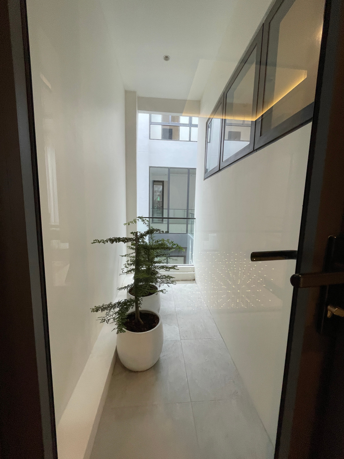 ขายบ้านโชคชัย4 ลาดพร้าว71 : ขายบ้านเดี่ยว Super Luxury THIRRA Ladprao แบบ Signature 575 ตร.ม. พร้อมสระว่ายน้ำส่วนตัว ตกแต่งครบพร้อมเครื่องใช้ไฟฟ้า ใกล้ MRT ภาวนา เพียง 700 ม.