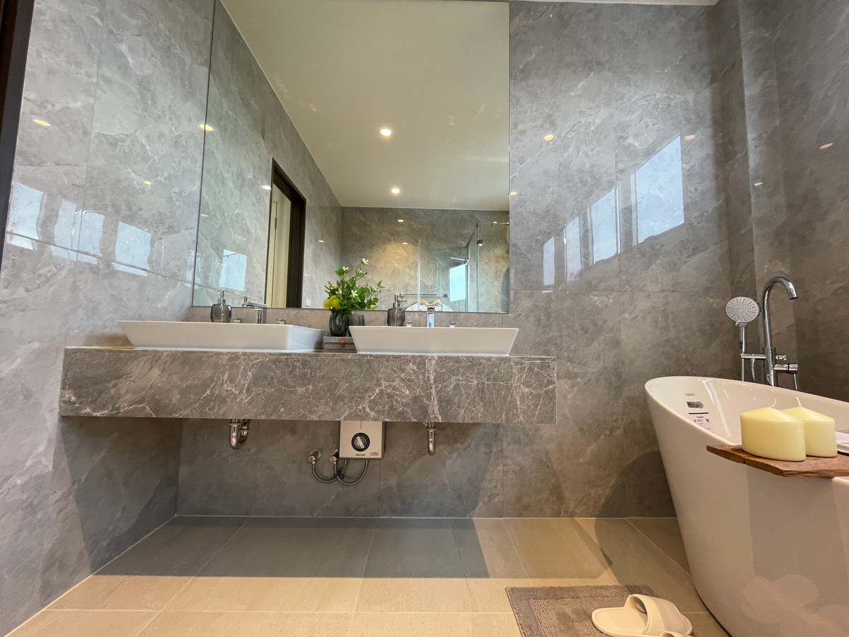 ขายบ้านโชคชัย4 ลาดพร้าว71 : ขายบ้านเดี่ยว Super Luxury THIRRA Ladprao แบบ Signature 575 ตร.ม. พร้อมสระว่ายน้ำส่วนตัว ตกแต่งครบพร้อมเครื่องใช้ไฟฟ้า ใกล้ MRT ภาวนา เพียง 700 ม.