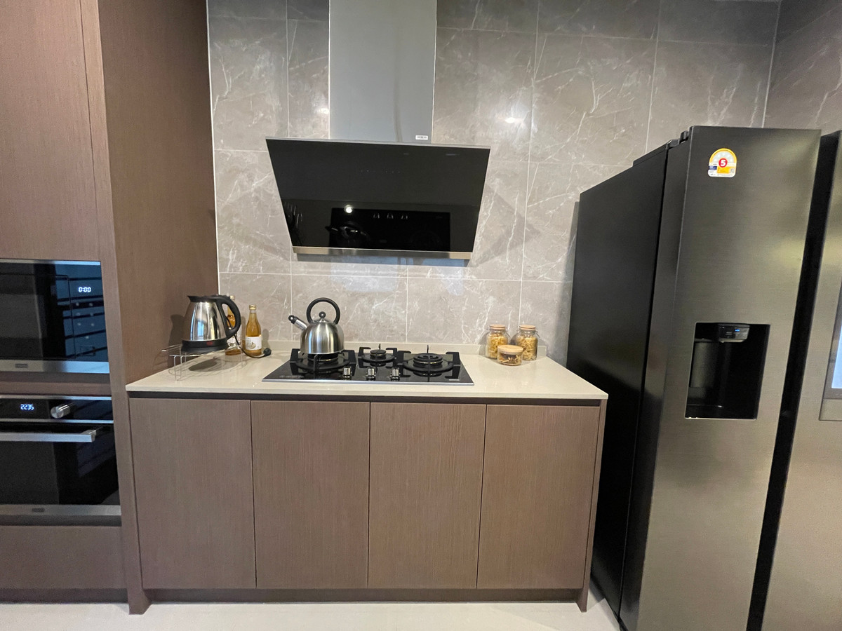 ขายบ้านโชคชัย4 ลาดพร้าว71 : ขายบ้านเดี่ยว Super Luxury THIRRA Ladprao แบบ Signature 575 ตร.ม. พร้อมสระว่ายน้ำส่วนตัว ตกแต่งครบพร้อมเครื่องใช้ไฟฟ้า ใกล้ MRT ภาวนา เพียง 700 ม.