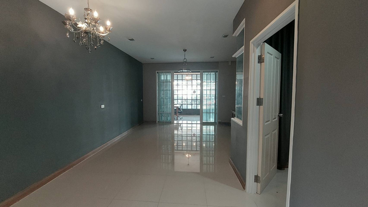 ทาวน์โฮมเกษตร นวมินทร์ ลาดปลาเค้า : ขาย/ให้เช่าทาวน์โฮม 3 ชั้น โกลเด้นทาวน์ ซ.นวมินทร์ 42  บึงกุ่ม 5 ห้องนอน 4 ห้องน้ำ ต่อเติมครบ คุ้มค่าทุกตารางนิ้ว