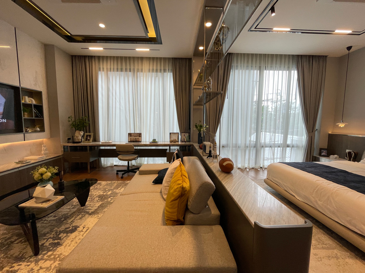 ขายบ้านโชคชัย4 ลาดพร้าว71 : ขายบ้านเดี่ยว Super Luxury THIRRA Ladprao แบบ Signature 575 ตร.ม. พร้อมสระว่ายน้ำส่วนตัว ตกแต่งครบพร้อมเครื่องใช้ไฟฟ้า ใกล้ MRT ภาวนา เพียง 700 ม.