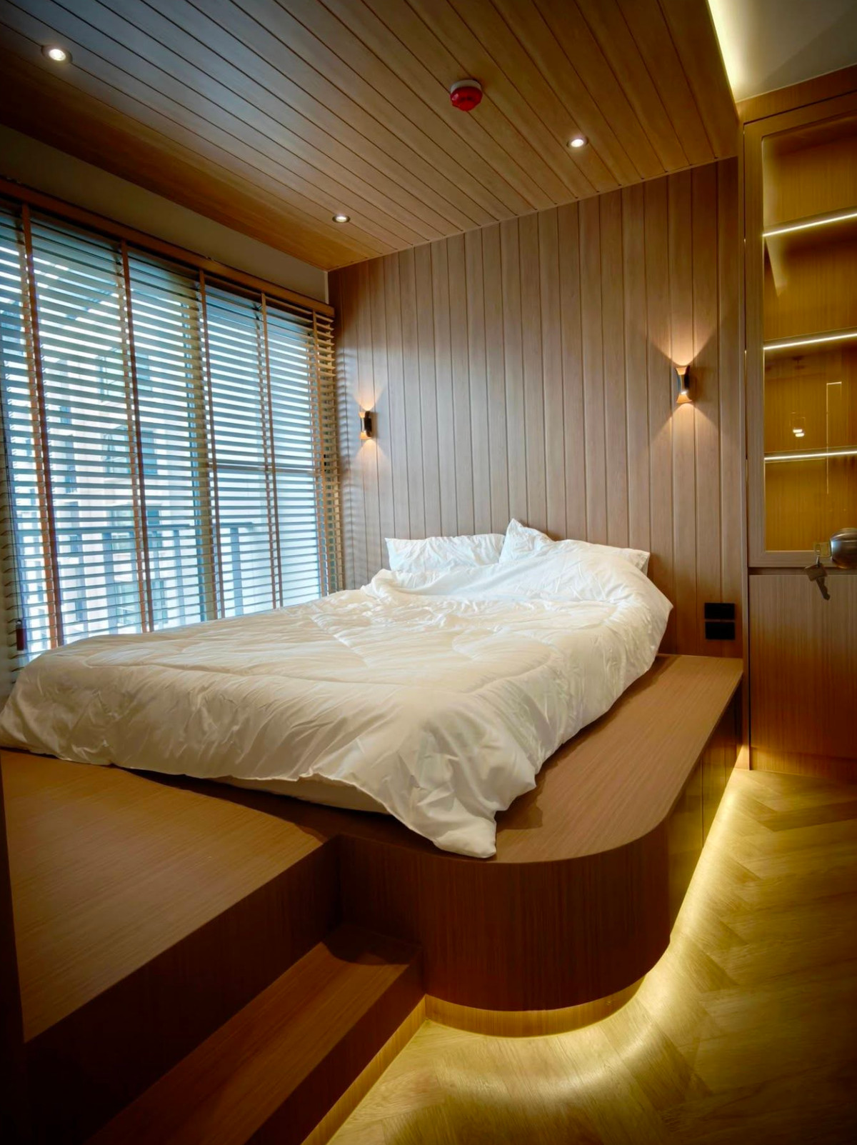 For SaleCondoPattanakan, Srinakarin : Corner room, beautiful built-ins, 40 sq m, Building D, 16th floor, The Parkland Srinakarin Condo.