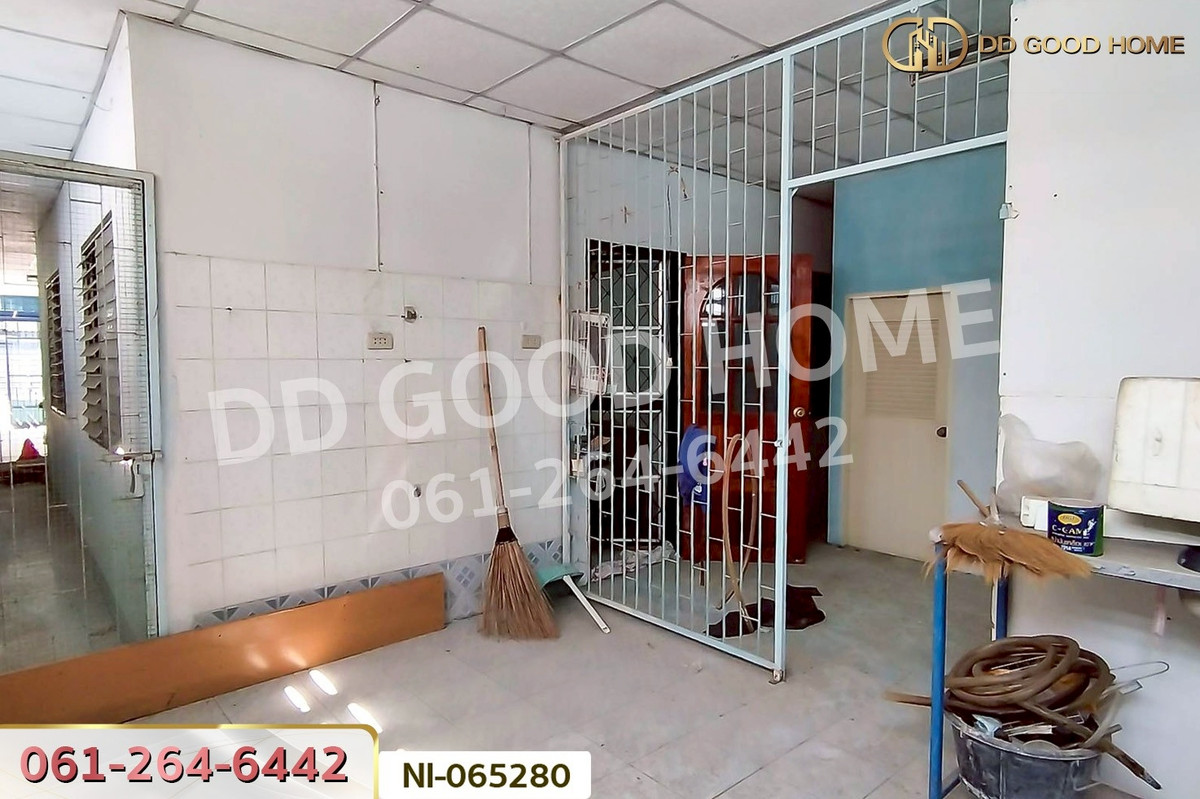 ขายทาวน์โฮมโคราช นครราชสีมา : NI-065280 ทาวน์เฮ้าส์ สุรนารีวิลเลจ นครราชสีมา ใกล้สนามกีฬาเฉลิมพระเกียรติ 80 พรรษา