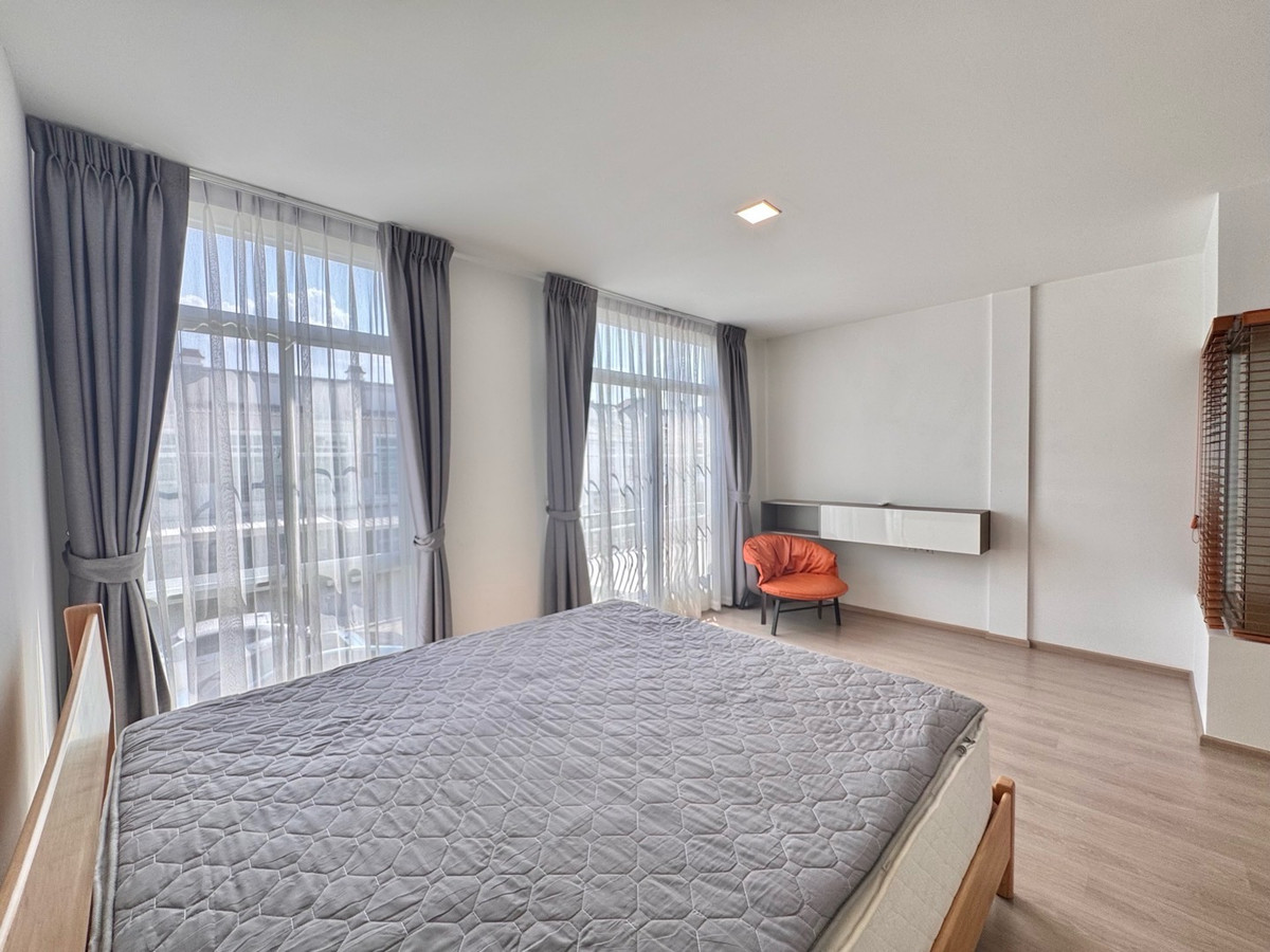 ให้เช่าทาวน์โฮมบางนา แบริ่ง ลาซาล : 💥ForRent💥Indy2 Bangna Ramkhamhang2 🏡 Near Mega Bangna ‼️Corner House ⭐️ Private Garden 🌳 Ready to move in ‼️  Fully Furnished ✨