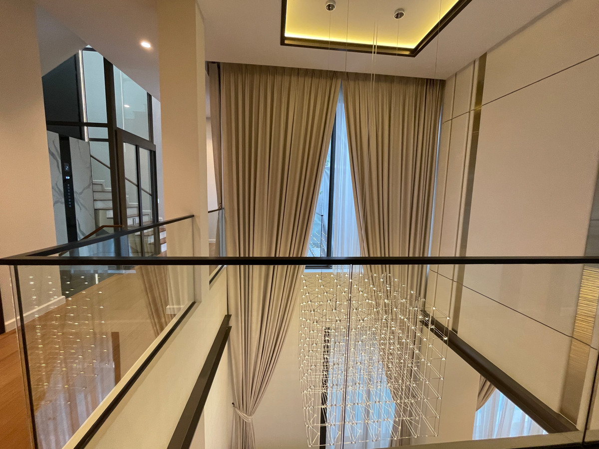 ขายบ้านโชคชัย4 ลาดพร้าว71 : ขายบ้านเดี่ยว Super Luxury THIRRA Ladprao แบบ Signature 575 ตร.ม. พร้อมสระว่ายน้ำส่วนตัว ตกแต่งครบพร้อมเครื่องใช้ไฟฟ้า ใกล้ MRT ภาวนา เพียง 700 ม.