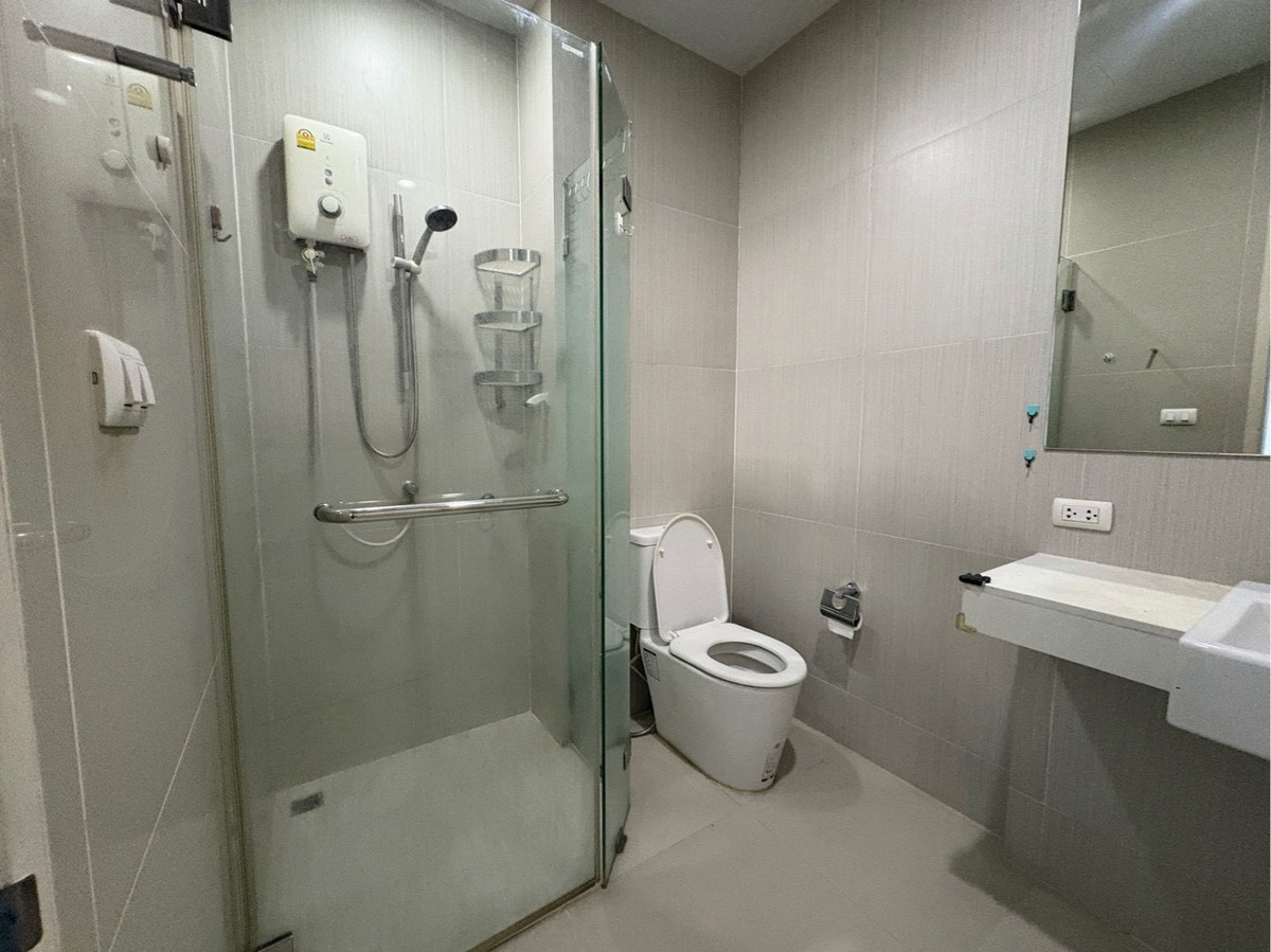 For RentCondoRamkhamhaeng, Hua Mak : Condo for rent Chewathai Ramkhamhaeng with washing machine