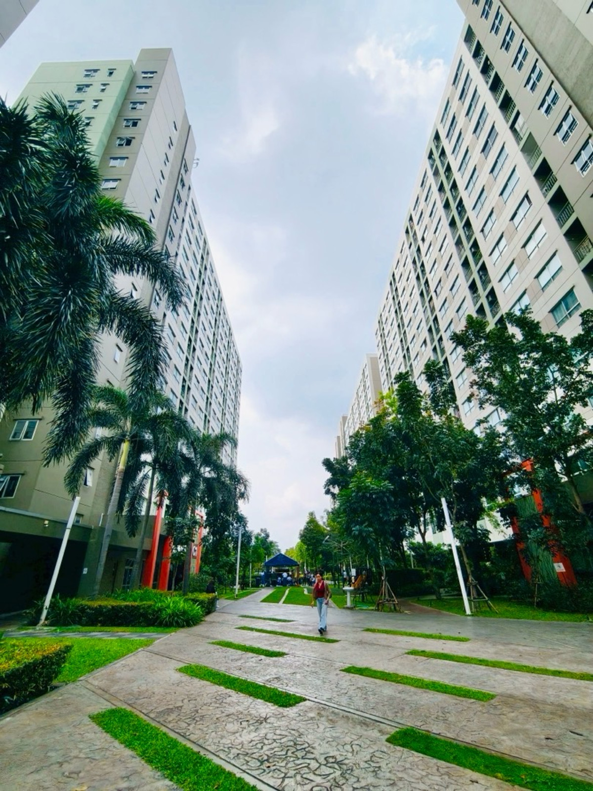 ขายคอนโดนวมินทร์ รามอินทรา : ขาย/เช่าด่วน! คอนโดลุมพินี พาร์ค นวมินทร์-ศรีบูรพา 
ซ.นวมินทร์36-38 คลองกุ่ม, บึงกุ่ม T. 081-834-1501 (ตี๋)