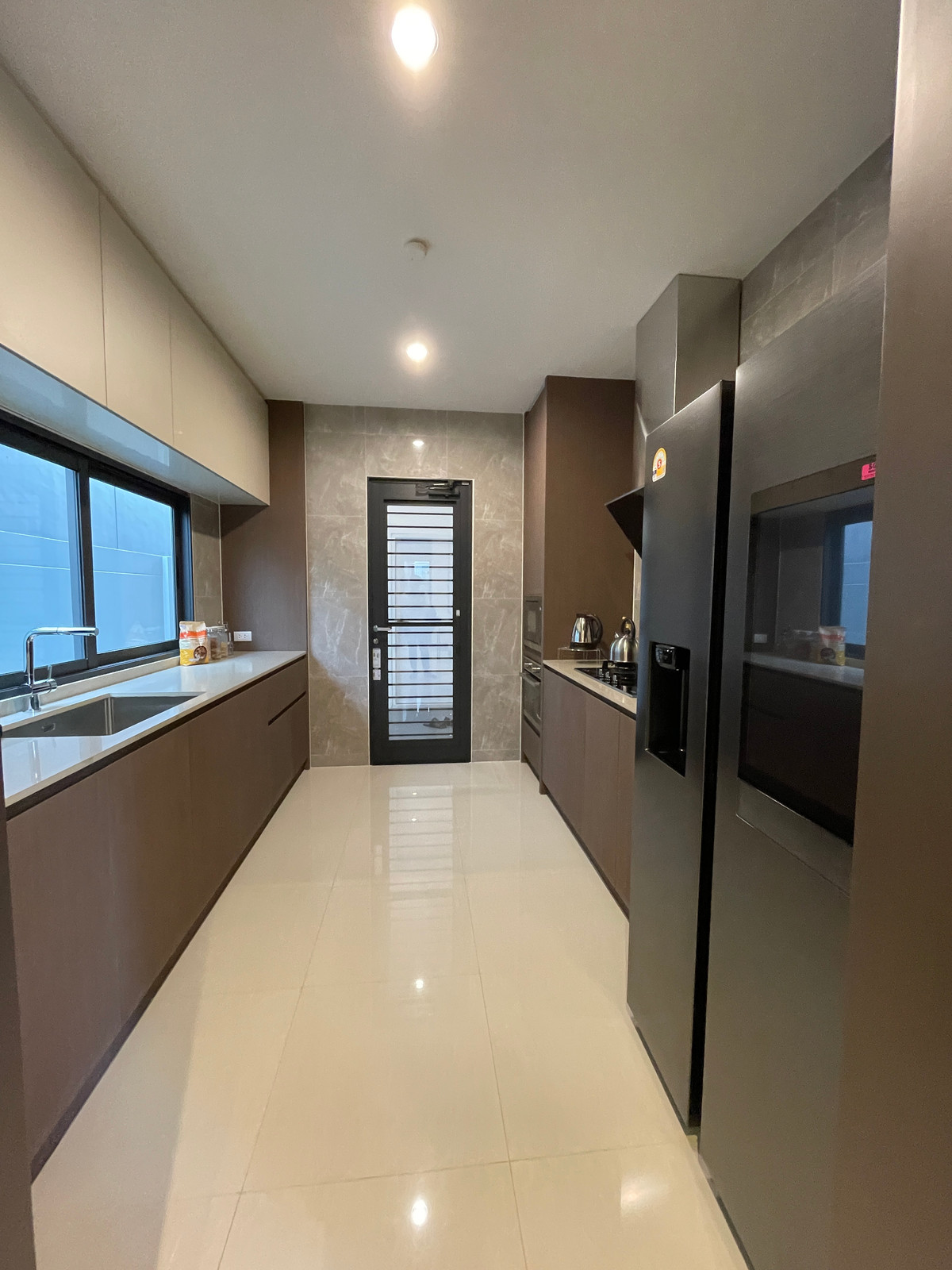 ขายบ้านโชคชัย4 ลาดพร้าว71 : ขายบ้านเดี่ยว Super Luxury THIRRA Ladprao แบบ Signature 575 ตร.ม. พร้อมสระว่ายน้ำส่วนตัว ตกแต่งครบพร้อมเครื่องใช้ไฟฟ้า ใกล้ MRT ภาวนา เพียง 700 ม.