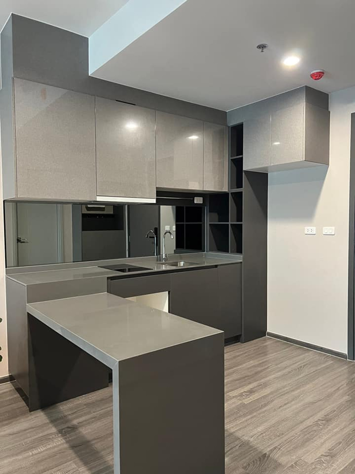 ขายคอนโดสยาม จุฬา สามย่าน : Ideo Chula Samyan【𝐒𝐄𝐋𝐋 & 𝐑𝐄𝐍𝐓】🔥ห้องสวยหรู อบอุ่น เฟอร์นิเจอร์จัดเต็ม ส่วนกลางครบครัน เดินทางสะดวกใกล้ MRT สามย่าน🔥 ติดต่อไลน์ไอดี: @hacondo