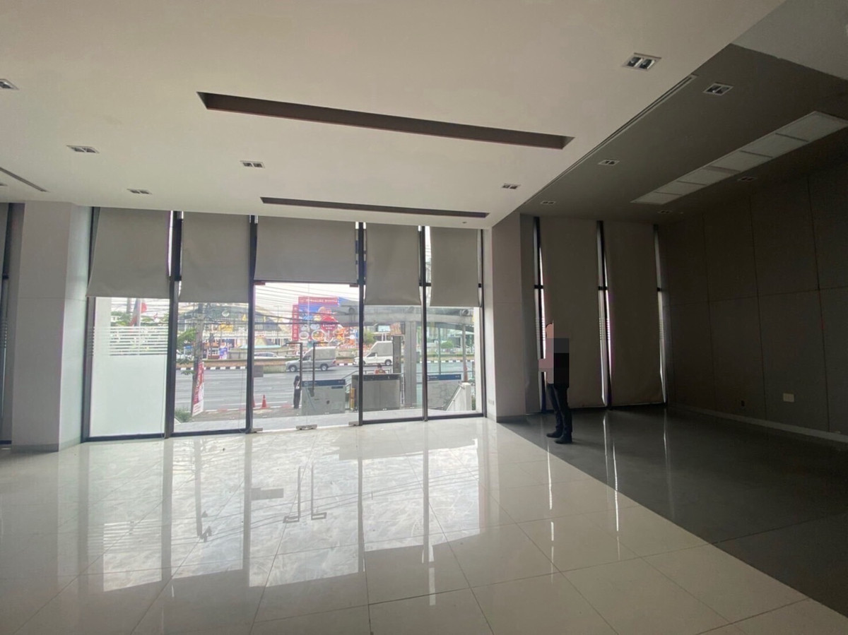 For RentOfficeSiam Paragon ,Chulalongkorn,Samyan : Ground Floor Office Space for Rent Near MRT Hua Lamphong Chinatown District Large 183 sq.m Business Location