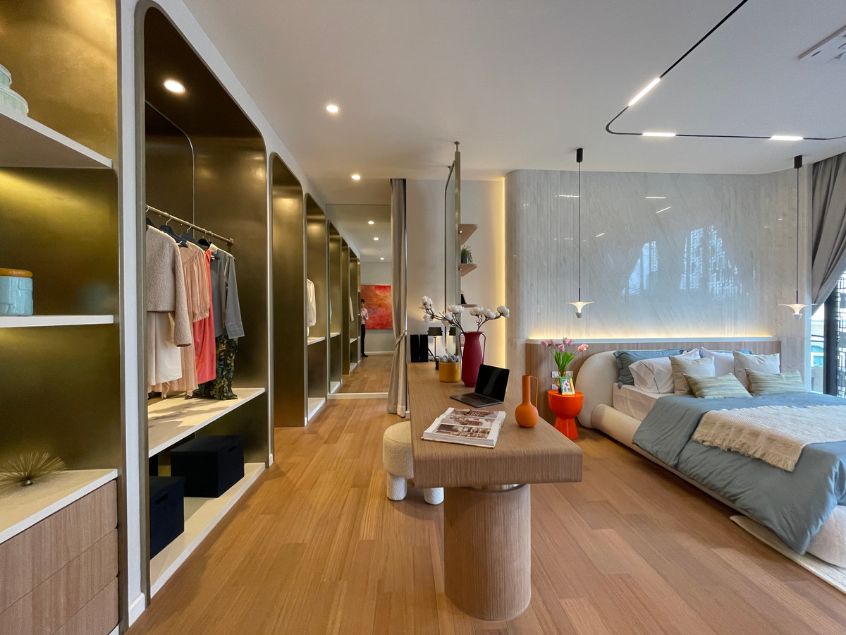 ขายบ้านโชคชัย4 ลาดพร้าว71 : ขายบ้านเดี่ยว Super Luxury THIRRA Ladprao แบบ Signature 575 ตร.ม. พร้อมสระว่ายน้ำส่วนตัว ตกแต่งครบพร้อมเครื่องใช้ไฟฟ้า ใกล้ MRT ภาวนา เพียง 700 ม.