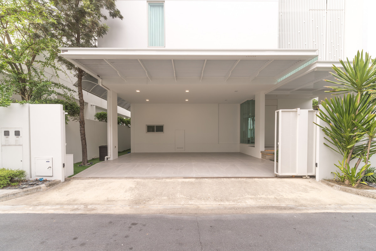 ขายบ้านเลียบทางด่วนรามอินทรา : ขายบ้านหรู VIVE เอกมัย–รามอินทรา ตกแต่งใหม่ พร้อมเข้าอยู่  พื้นที่กว้าง ฟังก์ชันครบ