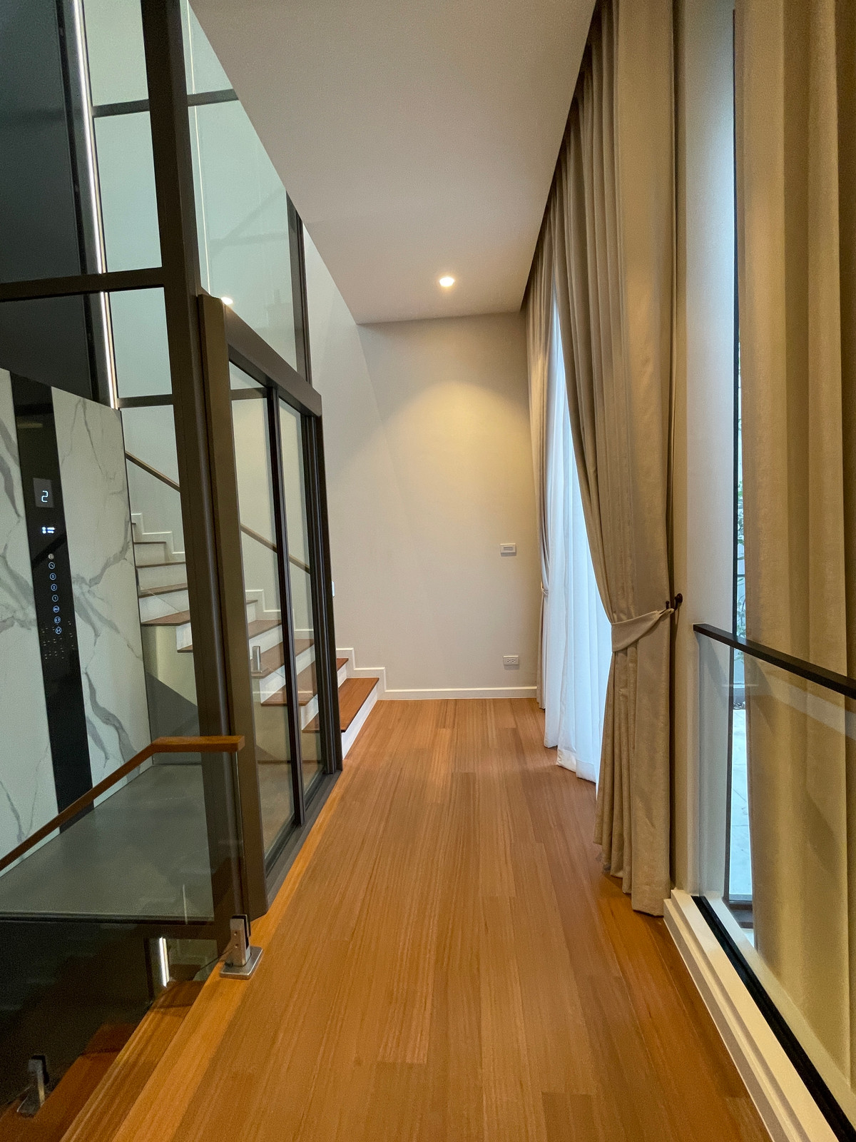 ขายบ้านโชคชัย4 ลาดพร้าว71 : ขายบ้านเดี่ยว Super Luxury THIRRA Ladprao แบบ Signature 575 ตร.ม. พร้อมสระว่ายน้ำส่วนตัว ตกแต่งครบพร้อมเครื่องใช้ไฟฟ้า ใกล้ MRT ภาวนา เพียง 700 ม.