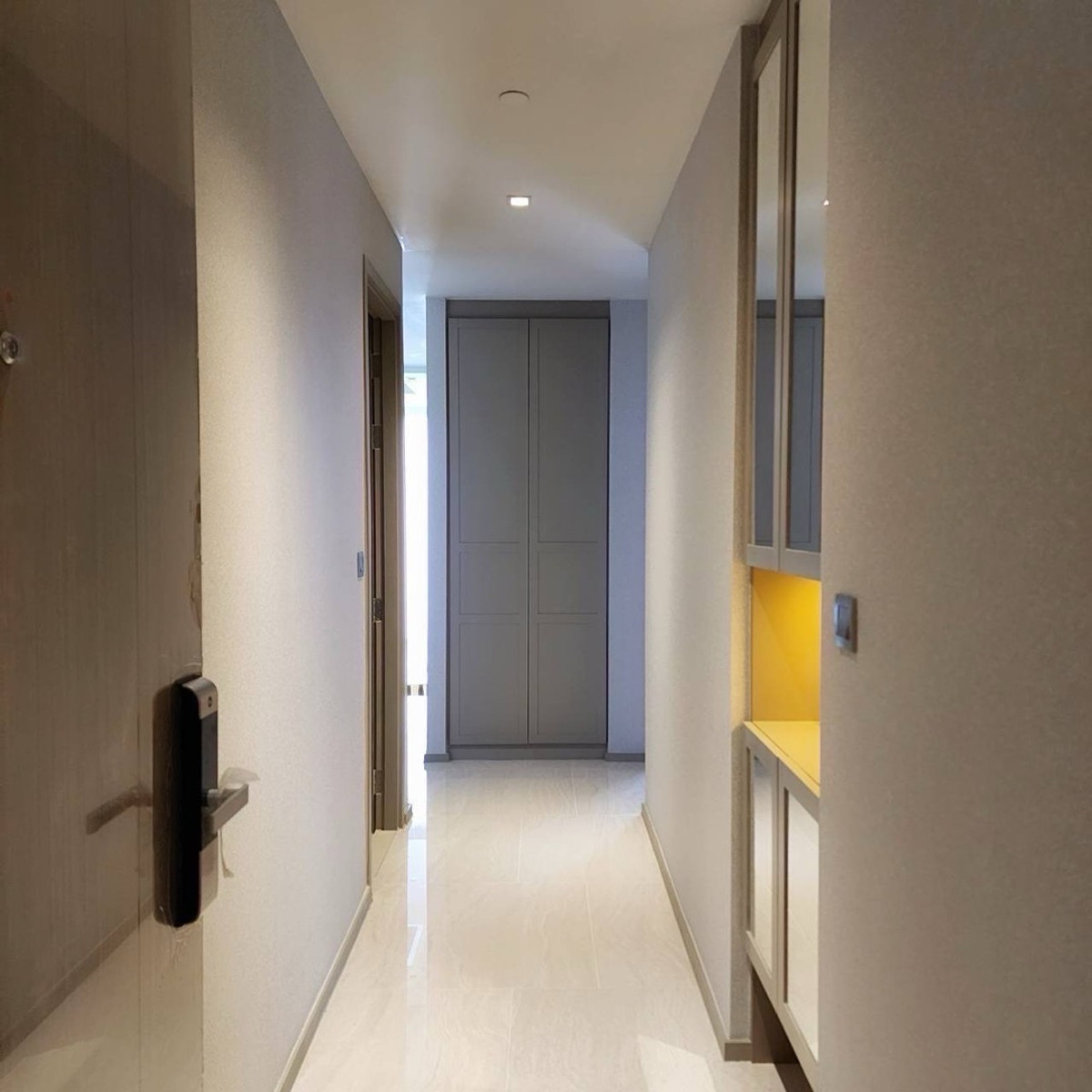 For RentCondoSilom, Saladaeng, Bangrak : For rent 2 bedroom Ashton Silom 75,000 baht call 0869017364