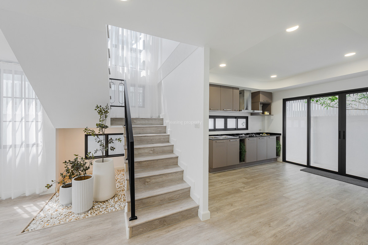 For SaleHouseOnnut, Udomsuk : Single house 60 sq m, Soi On Nut 44, good location, renovated, ready to move in.