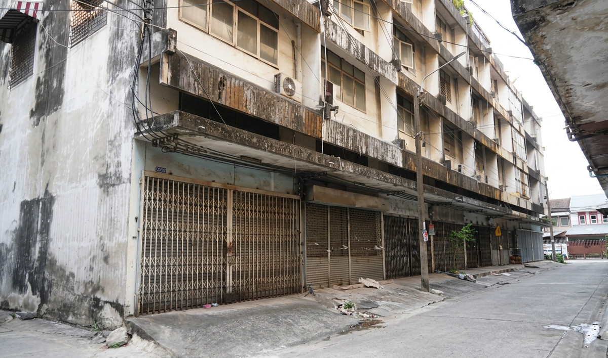 For SaleHome OfficeSapankwai,Jatujak : Building 4.5 floors, 2 houses next to each other, 6.8 million each (26,000 baht/sq m.) Pradipat, near Ari, Chatuchak, if interested, contact 0954463998