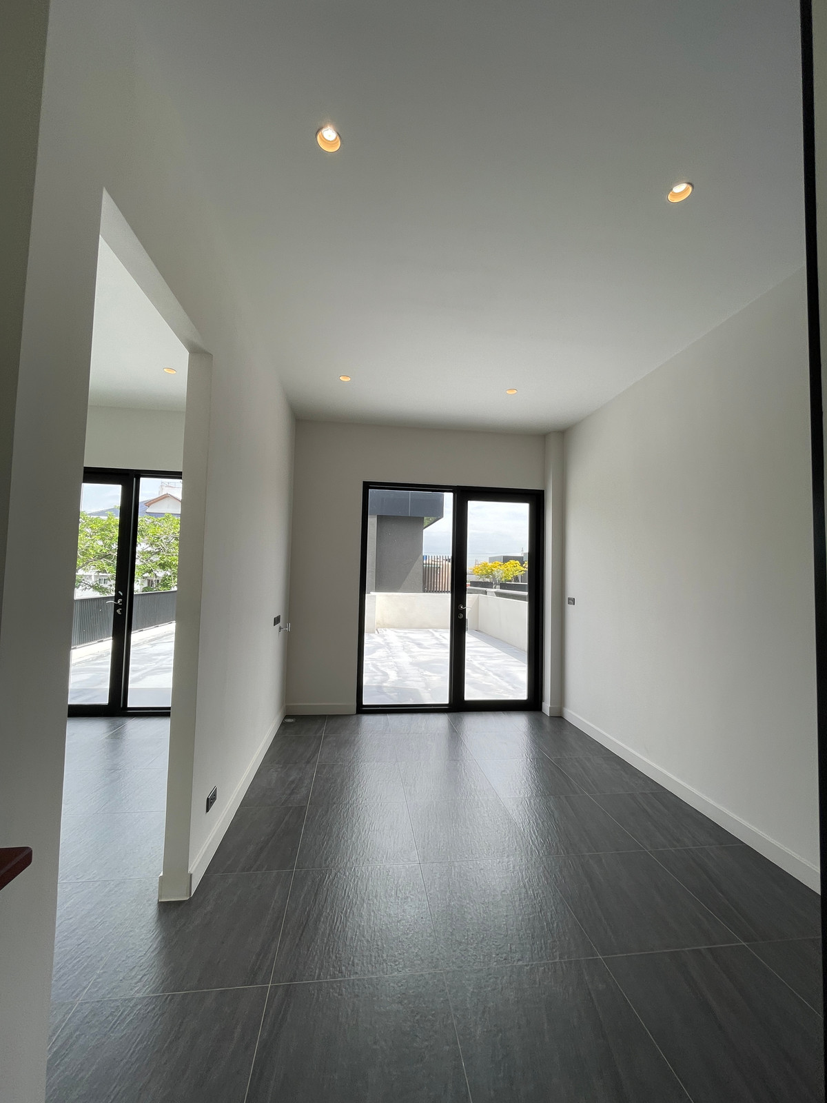 ขายบ้านรามคำแหง หัวหมาก : [ขาย] ARNA Rama 9 บ้านเดี่ยว Super Luxury 3 ชั้น พร้อมสระว่ายน้ำส่วนตัว และดาดฟ้า | ทำเลทองหลัง The Mall รามฯ ใกล้ MRT สายสีส้ม