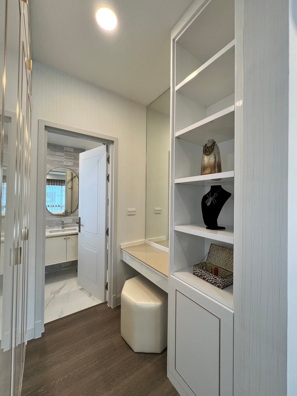 For SaleHousePattanakan, Srinakarin : Urgent sale Nantawan Rama 9 - New Krungthepkretha 📞065-626-5636 Big house, corner plot, fully furnished.