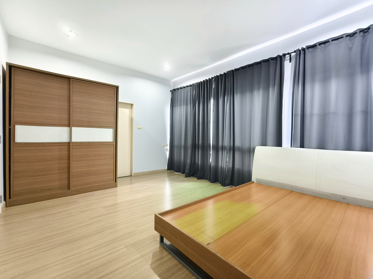 บ้านมีนบุรี-ร่มเกล้า : ขาย ให้เช่า บ้านเดี่ยว แปลงริม Parkway Aliv รามคำแหง (ปาร์คเวย์ชาเล่ต์ เฟสใหม่) ติดรถไฟฟ้า 3 ห้องนอน 3 ห้องน้ำ บ้านสวยไม่ต้องซ่อม พร้อมตกแต่ง